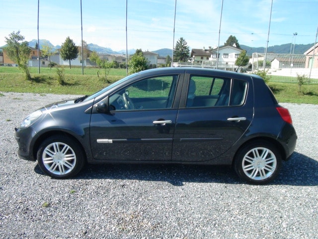 RENAULT Clio Initiale Paris 2.0 16V 138 PS-image-3