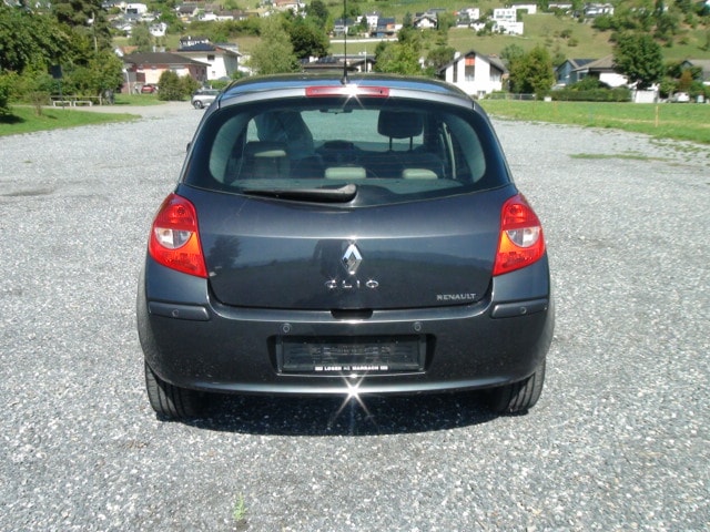 RENAULT Clio Initiale Paris 2.0 16V 138 PS-image-6