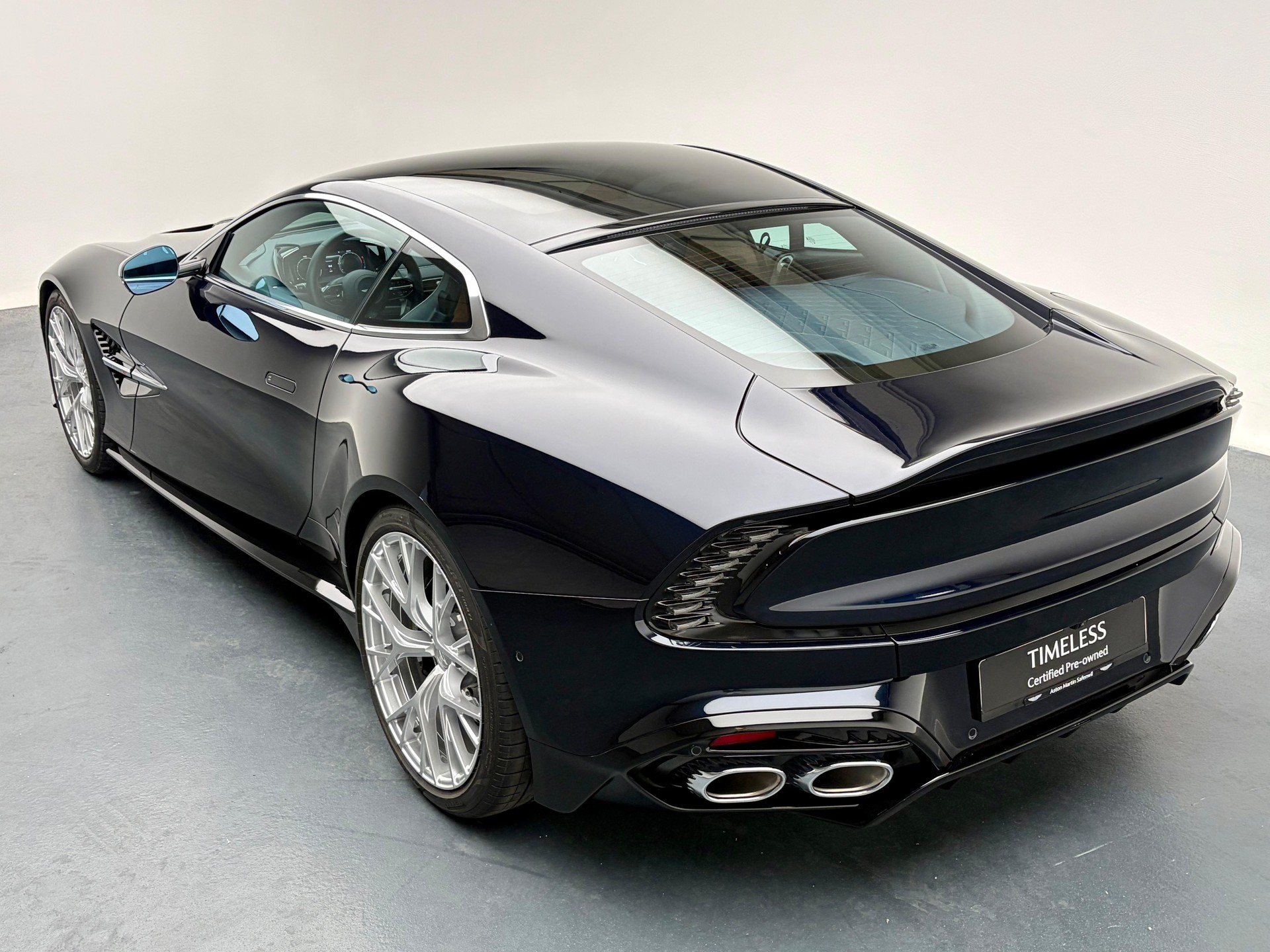 ASTON MARTIN Vanquish 5.2 V12 Bi-Turbo-showroom-element-2