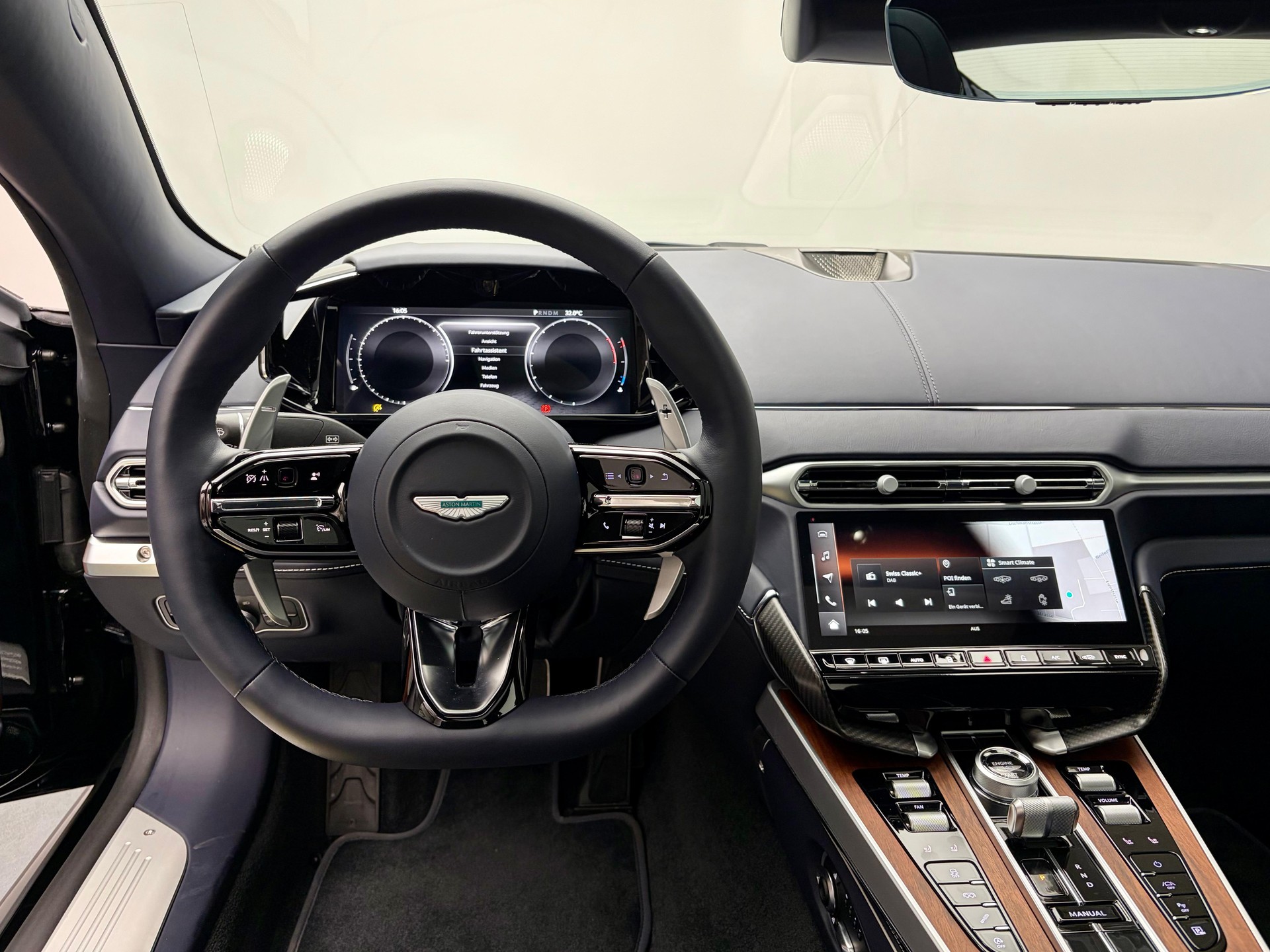 ASTON MARTIN Vanquish 5.2 V12 Bi-Turbo-showroom-element-3