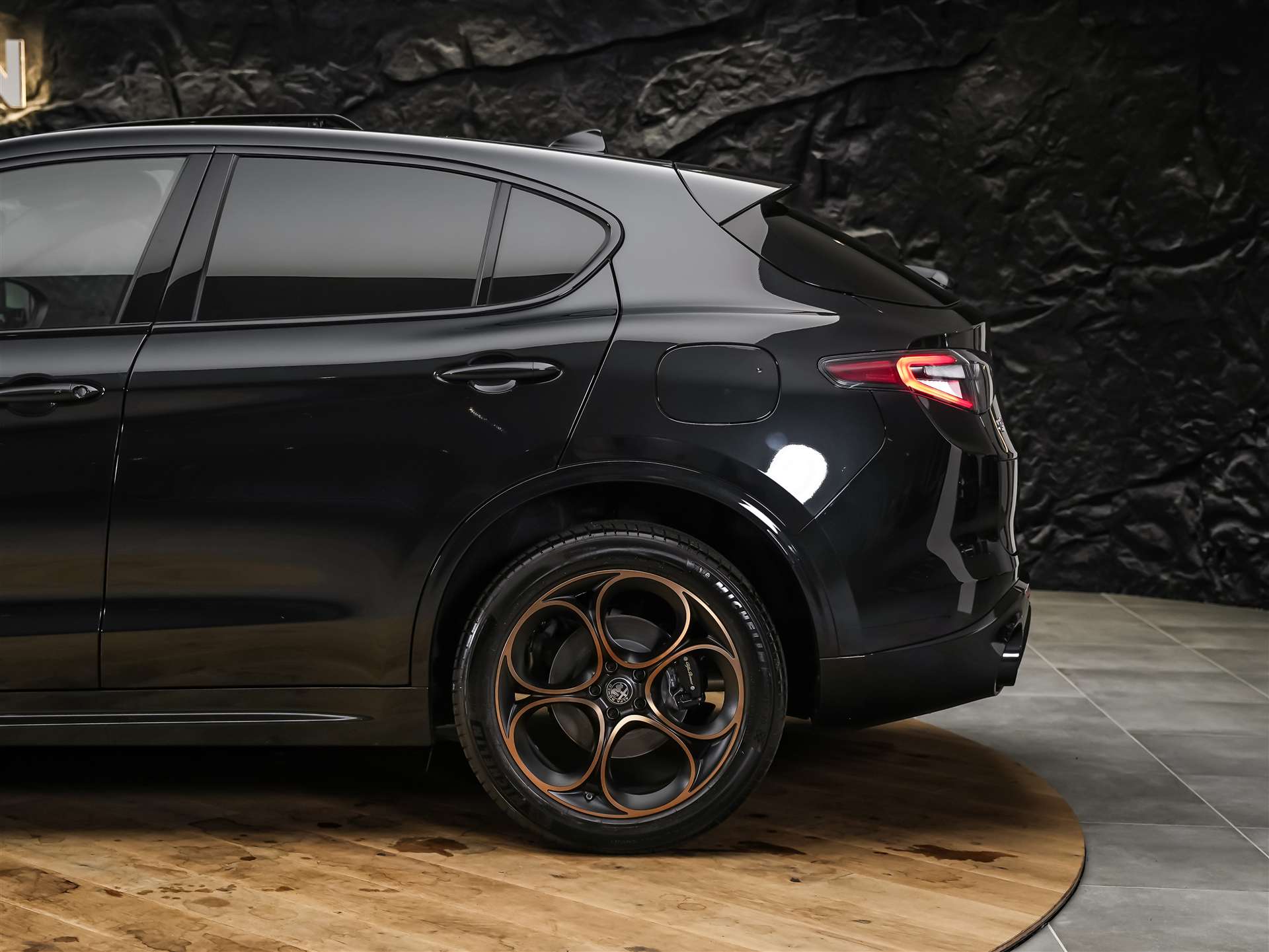 ALFA ROMEO Stelvio 2.0 Intensa Q4 AT8 *SOFORT Verfügbar*Werksgarantie*Panorama*Harman/Kardon*-image-20