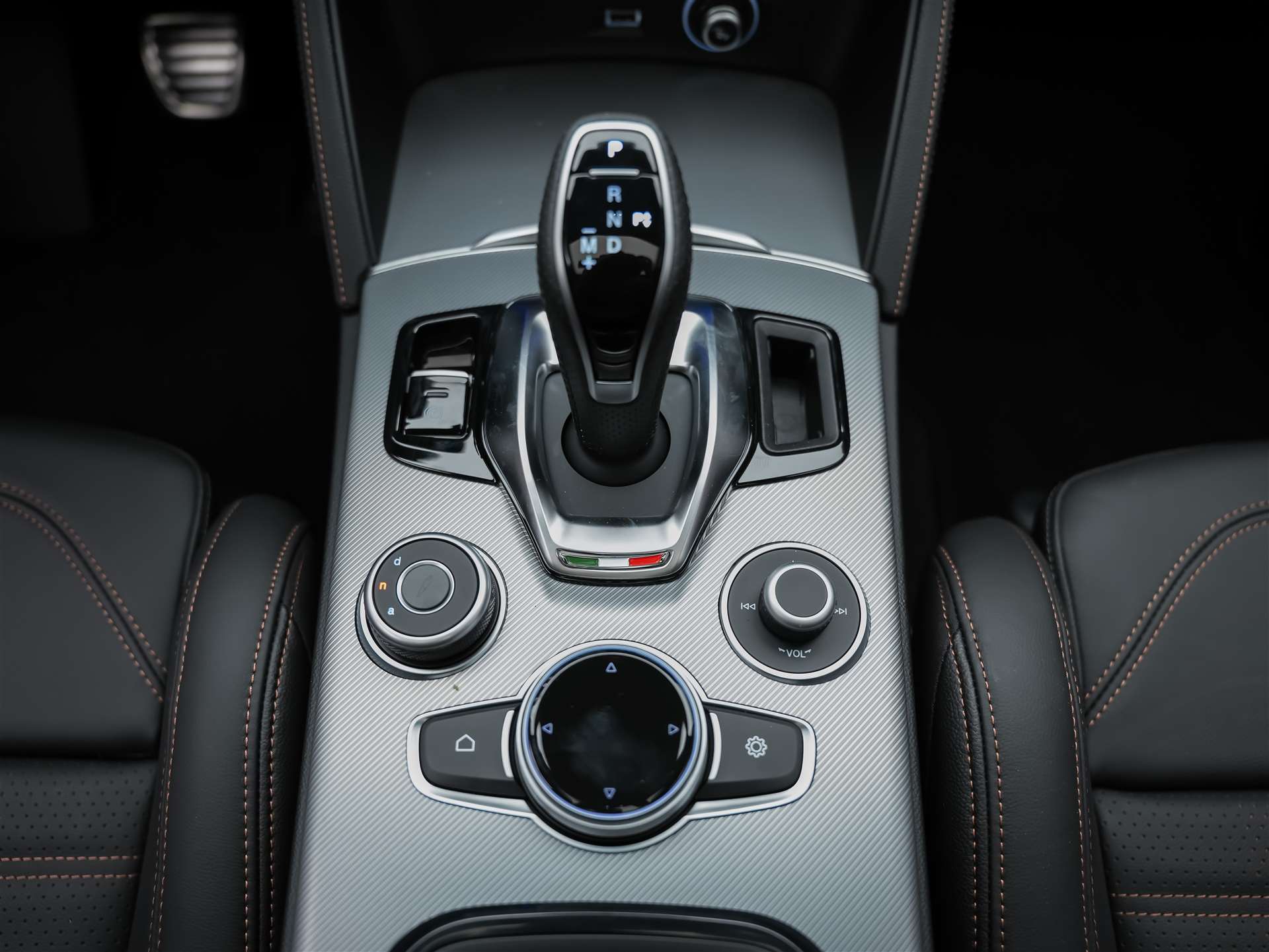 ALFA ROMEO Stelvio 2.0 Intensa Q4 AT8 *SOFORT Verfügbar*Werksgarantie*Panorama*Harman/Kardon*-image-24