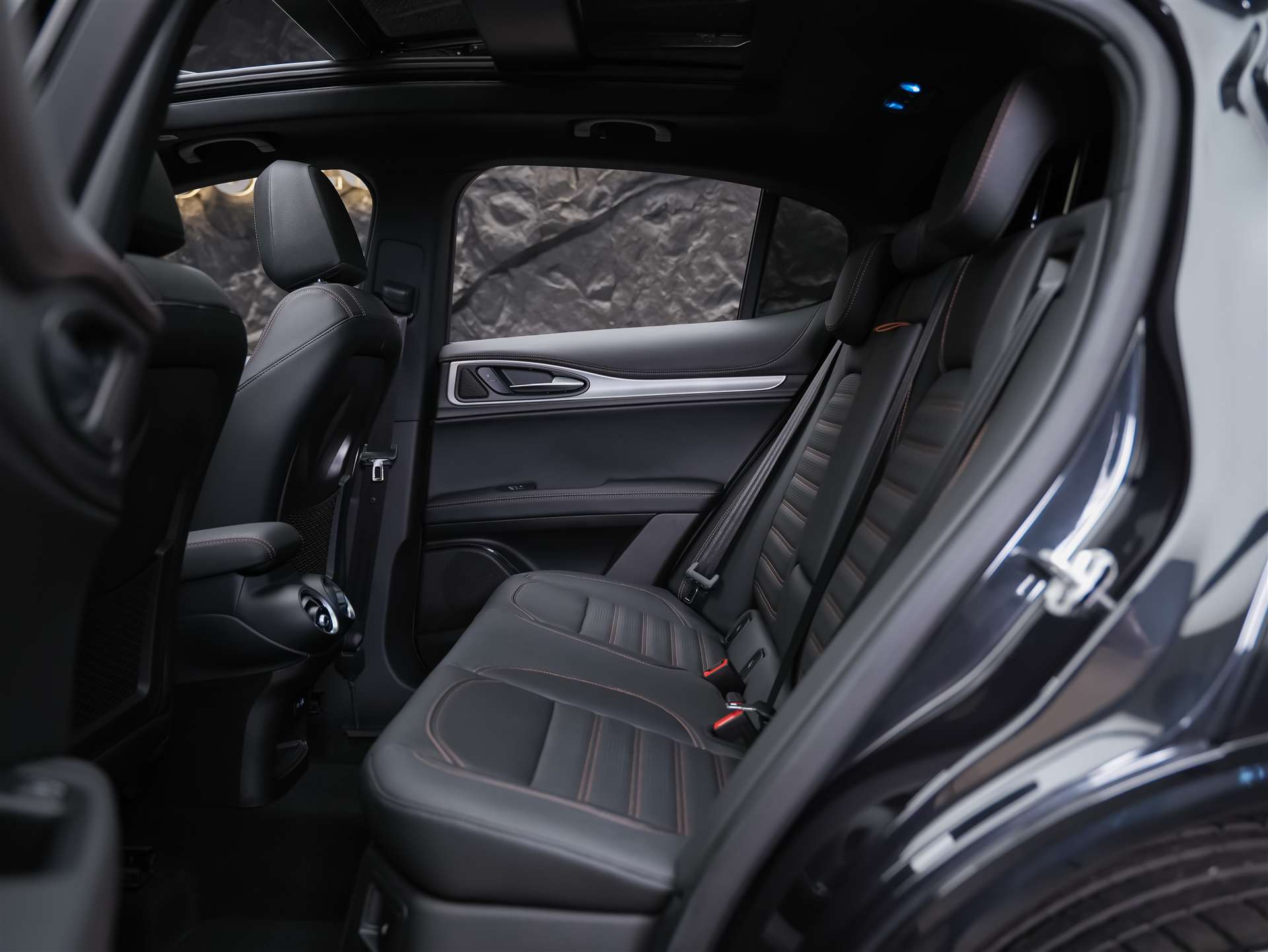 ALFA ROMEO Stelvio 2.0 Intensa Q4 AT8 *SOFORT Verfügbar*Werksgarantie*Panorama*Harman/Kardon*-image-15