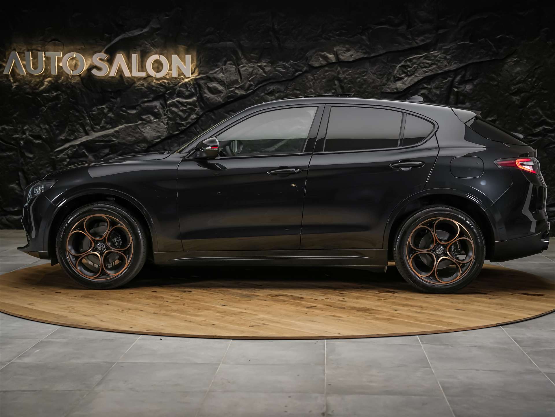 ALFA ROMEO Stelvio 2.0 Intensa Q4 AT8 *SOFORT Verfügbar*Werksgarantie*Panorama*Harman/Kardon*-showroom-element-2