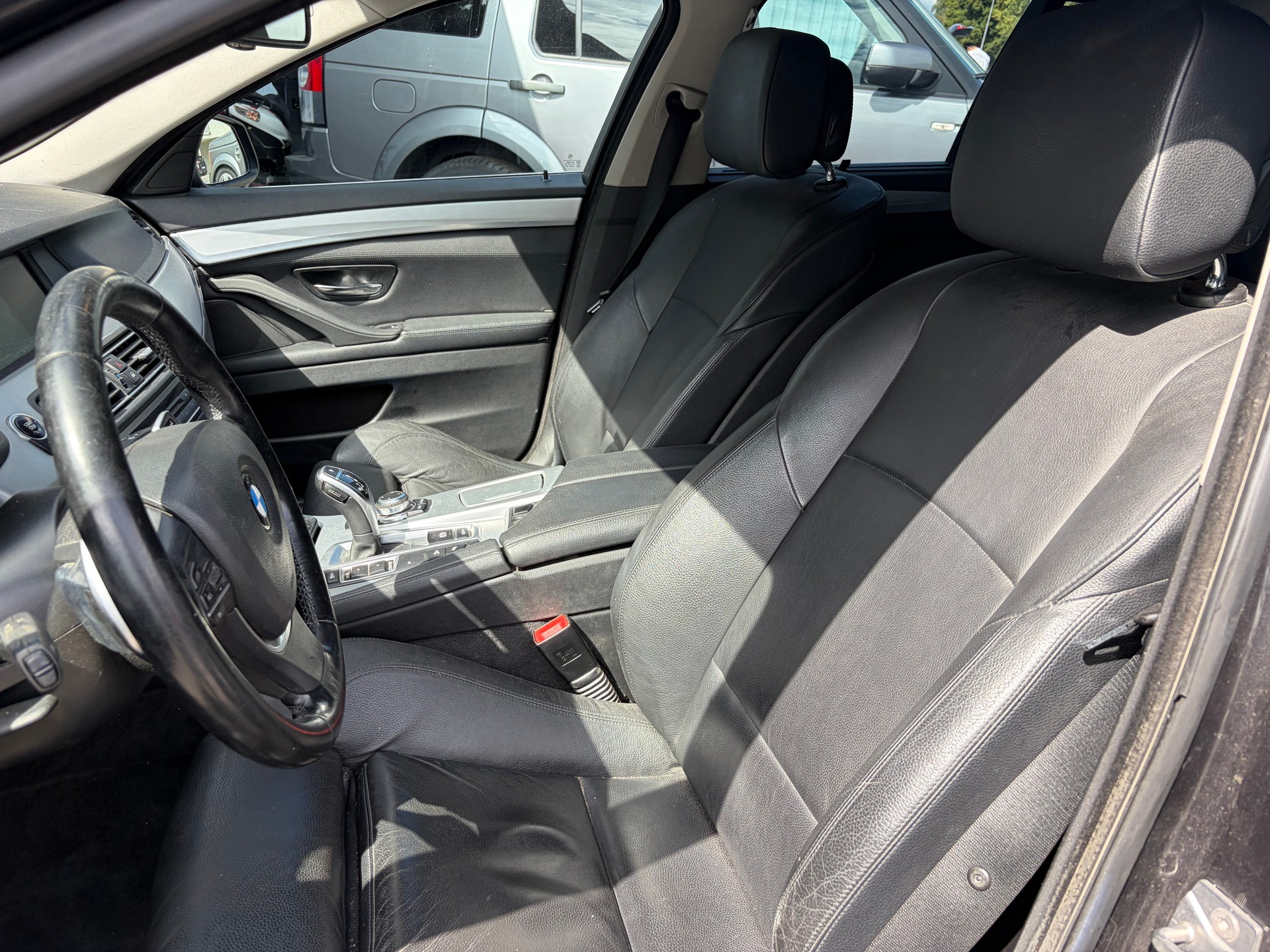 BMW 528i xDrive Touring Steptronic-image-11