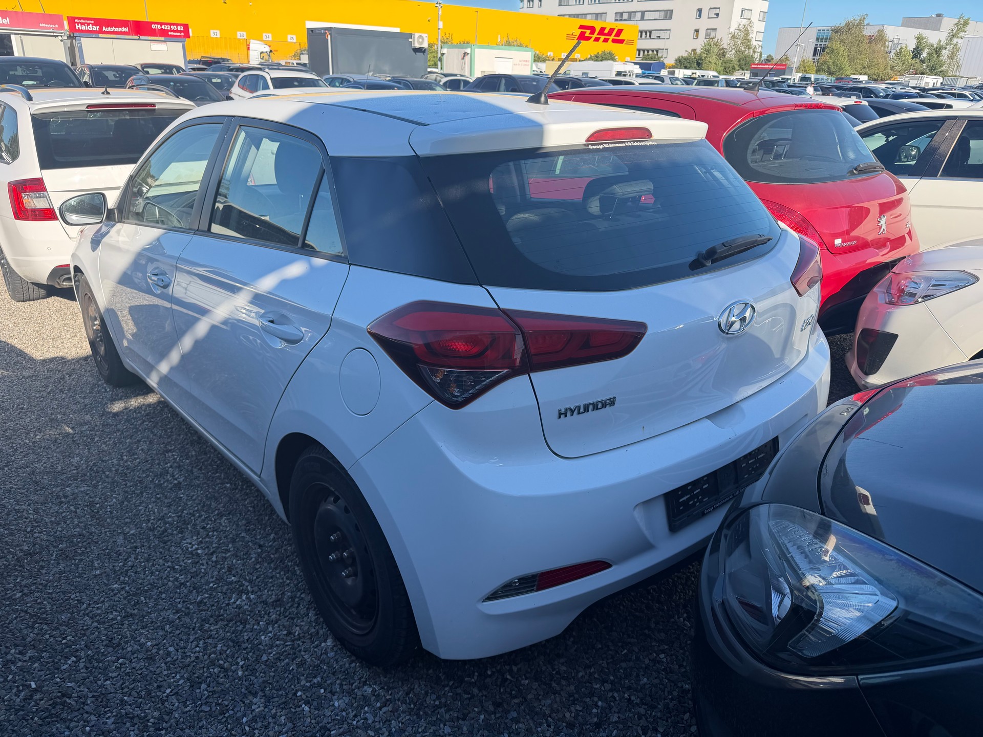 HYUNDAI i20-showroom-element-1