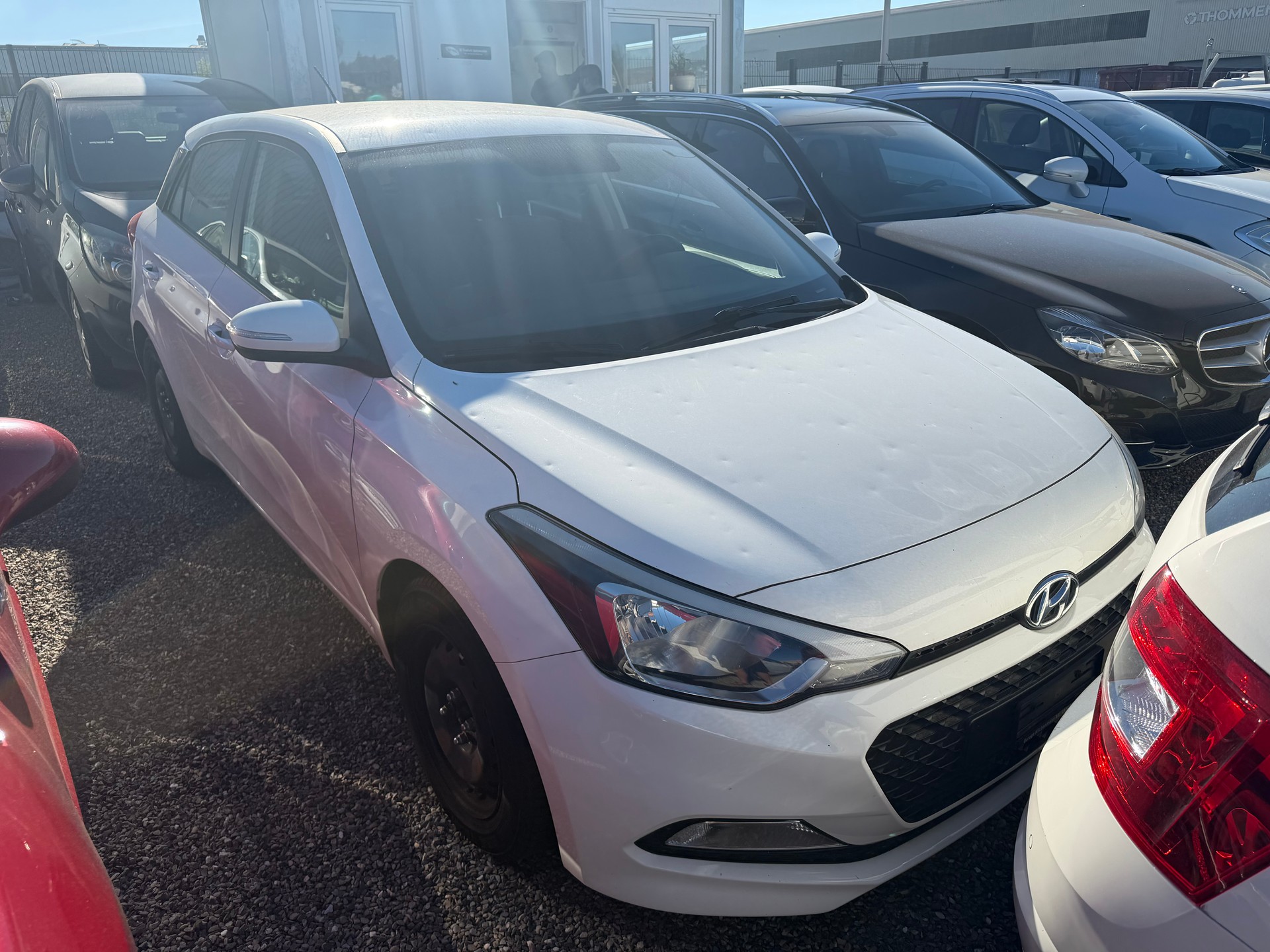 HYUNDAI i20-showroom-element-2