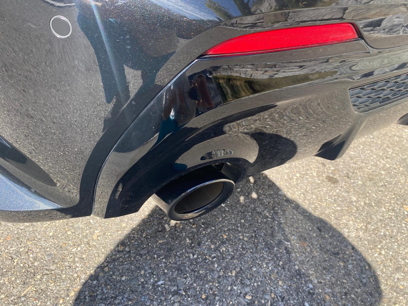 BMW M135i xDrive Steptronic Black Edition-image-5