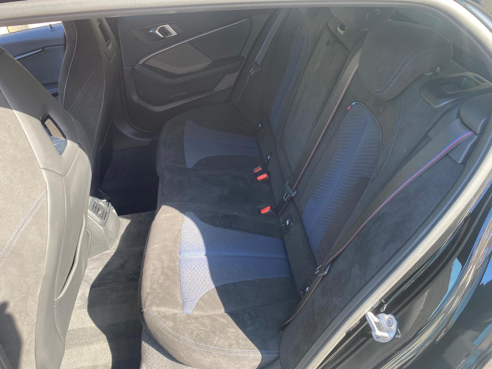 BMW M135i xDrive Steptronic Black Edition-image-10