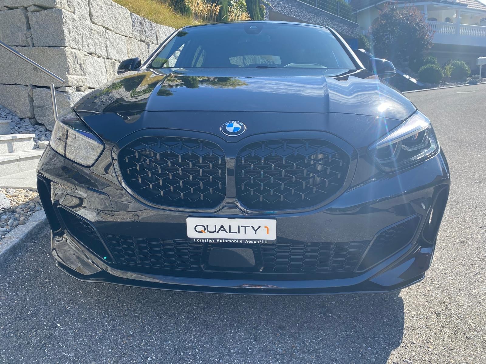 BMW M135i xDrive Steptronic Black Edition-image-4