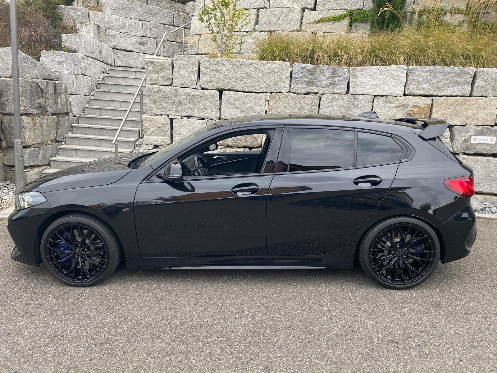 BMW M135i xDrive Steptronic Black Edition-image-1