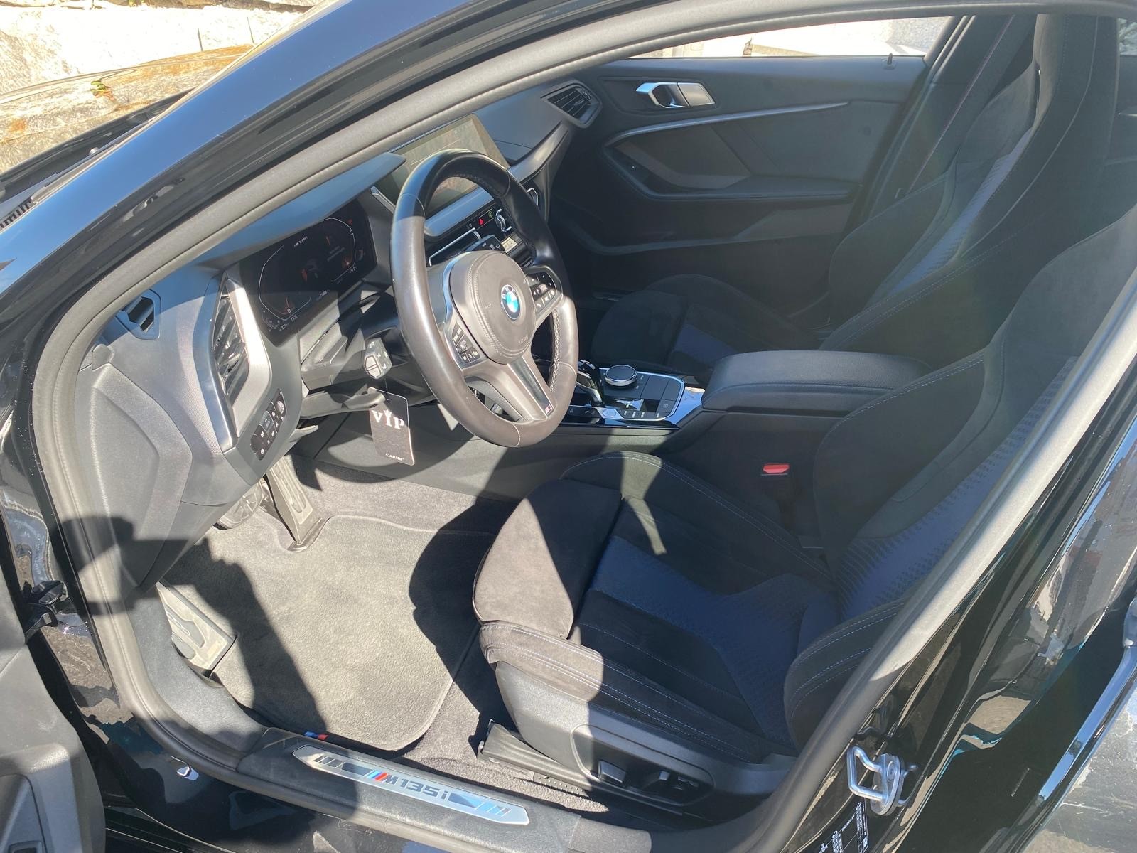 BMW M135i xDrive Steptronic Black Edition-image-8