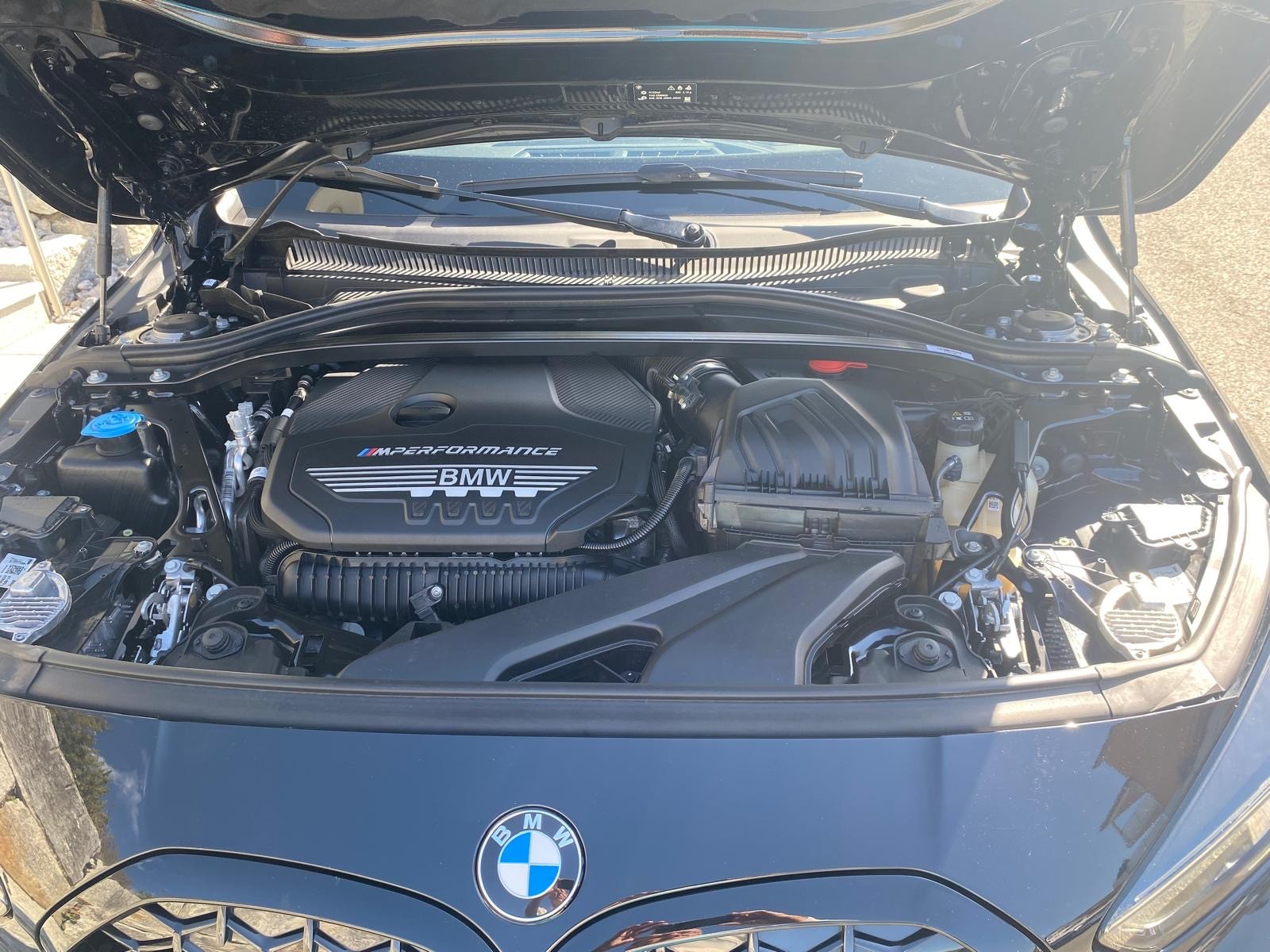 BMW M135i xDrive Steptronic Black Edition-image-14