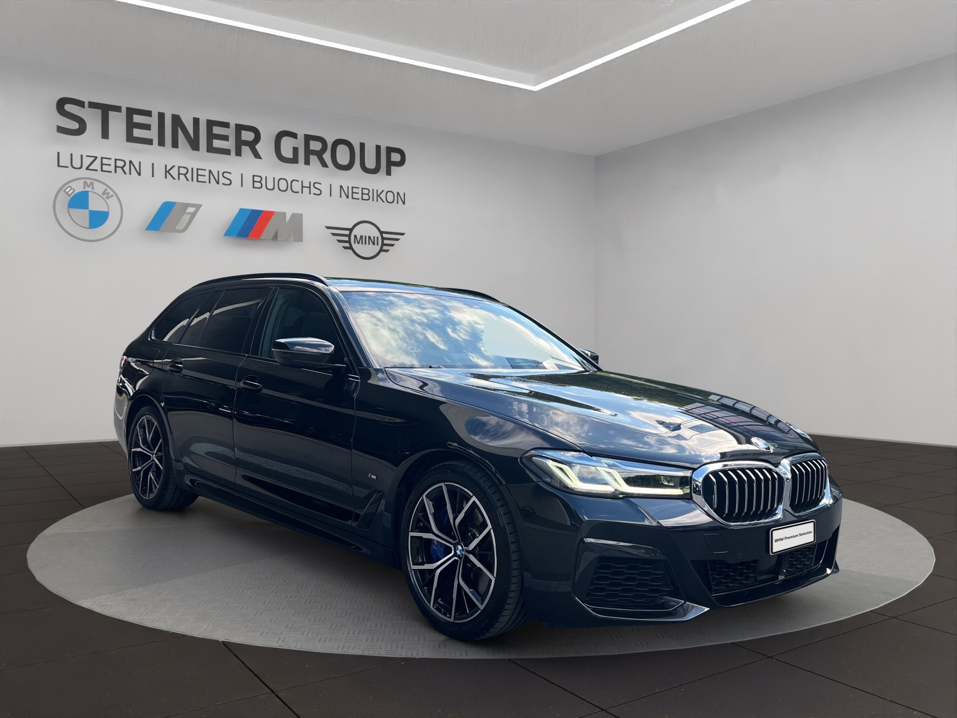 BMW 540i xDrive 48V Touring Pure M Sport Steptronic-showroom-element-2