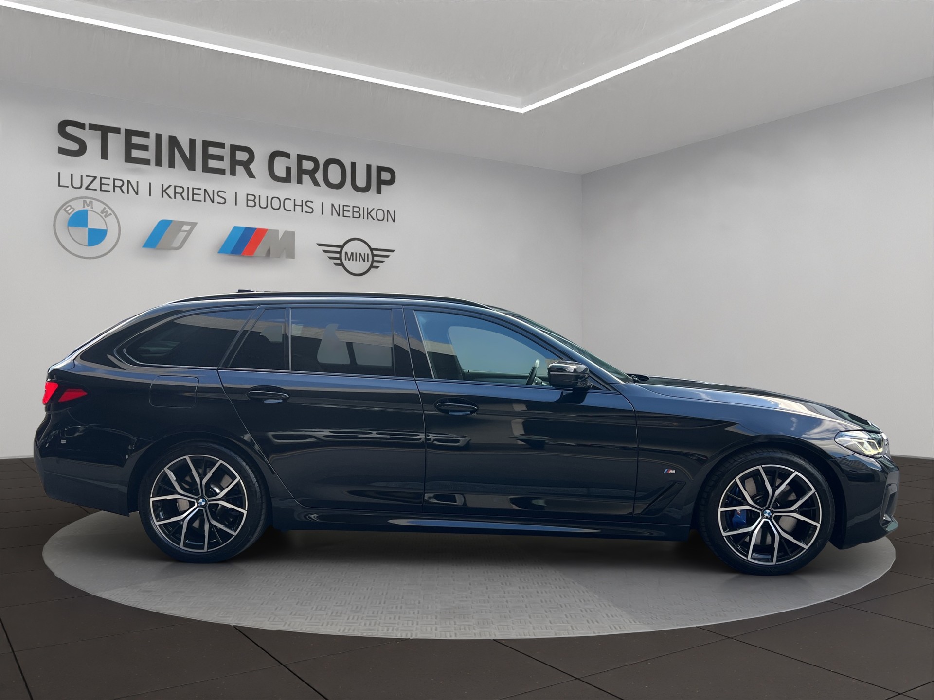 BMW 540i xDrive 48V Touring Pure M Sport Steptronic-showroom-element-3