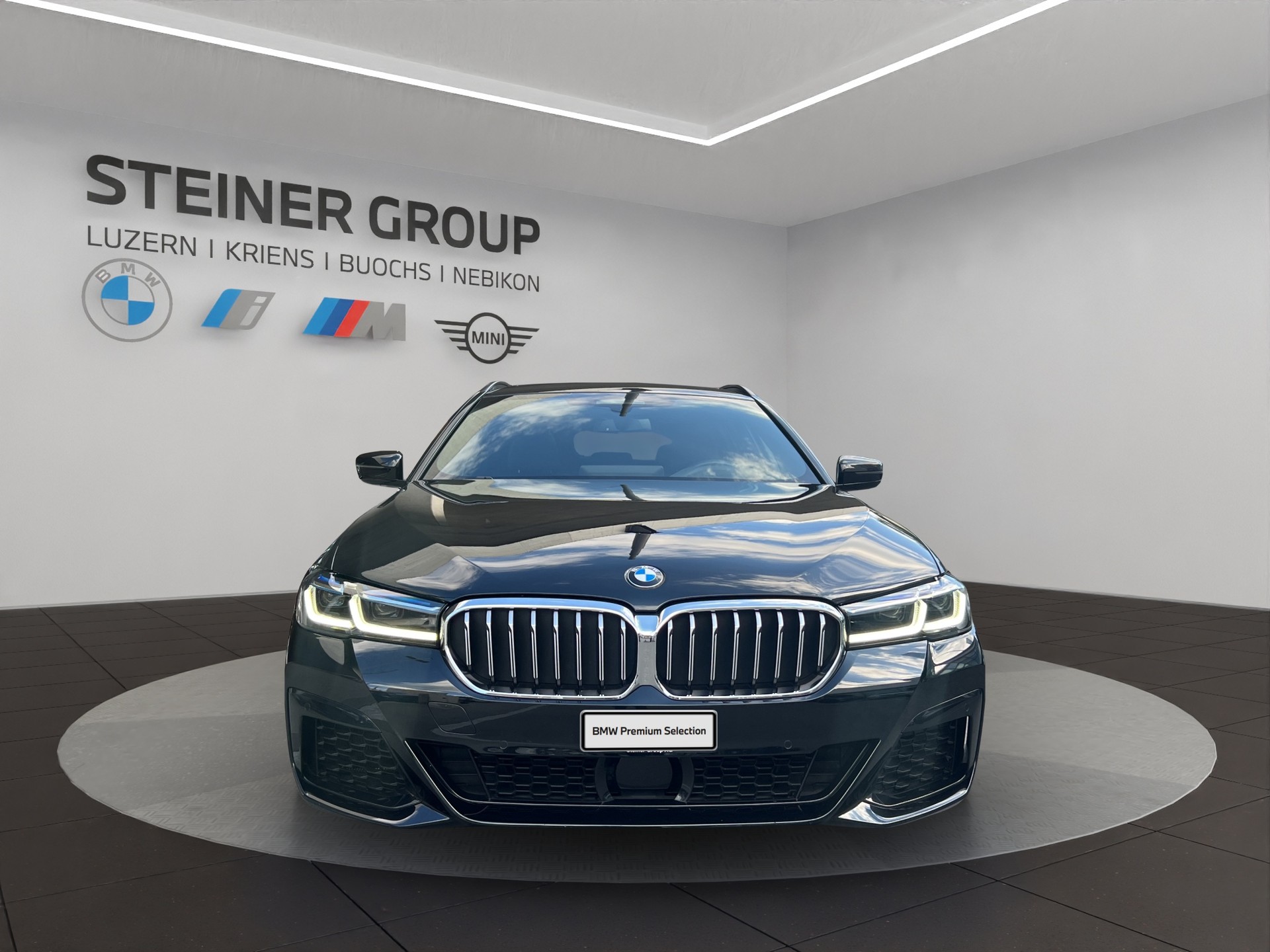 BMW 540i xDrive 48V Touring Pure M Sport Steptronic-showroom-element-1