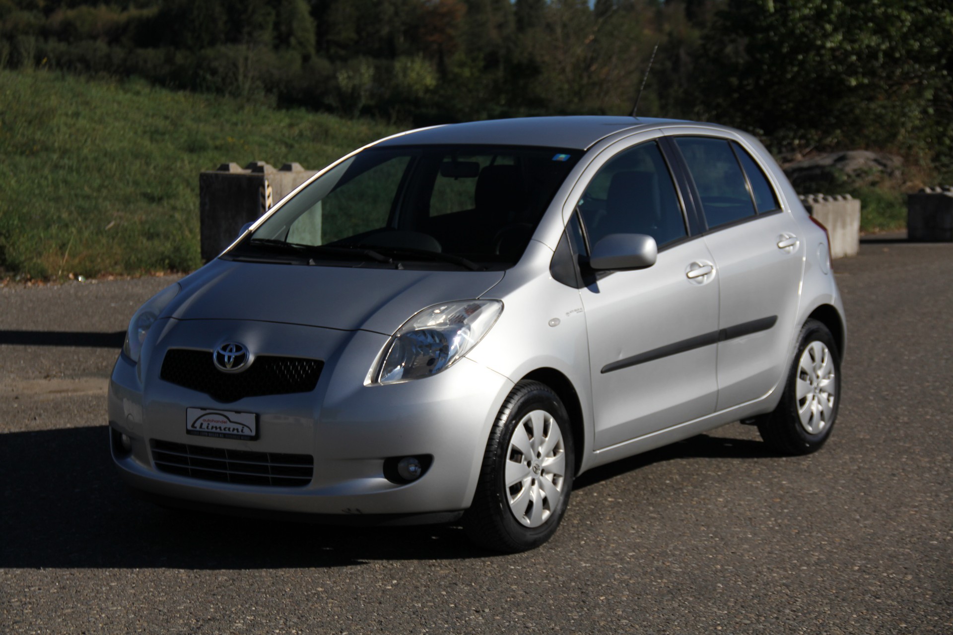 TOYOTA Yaris 1.3 Linea Luna-showroom-element-1