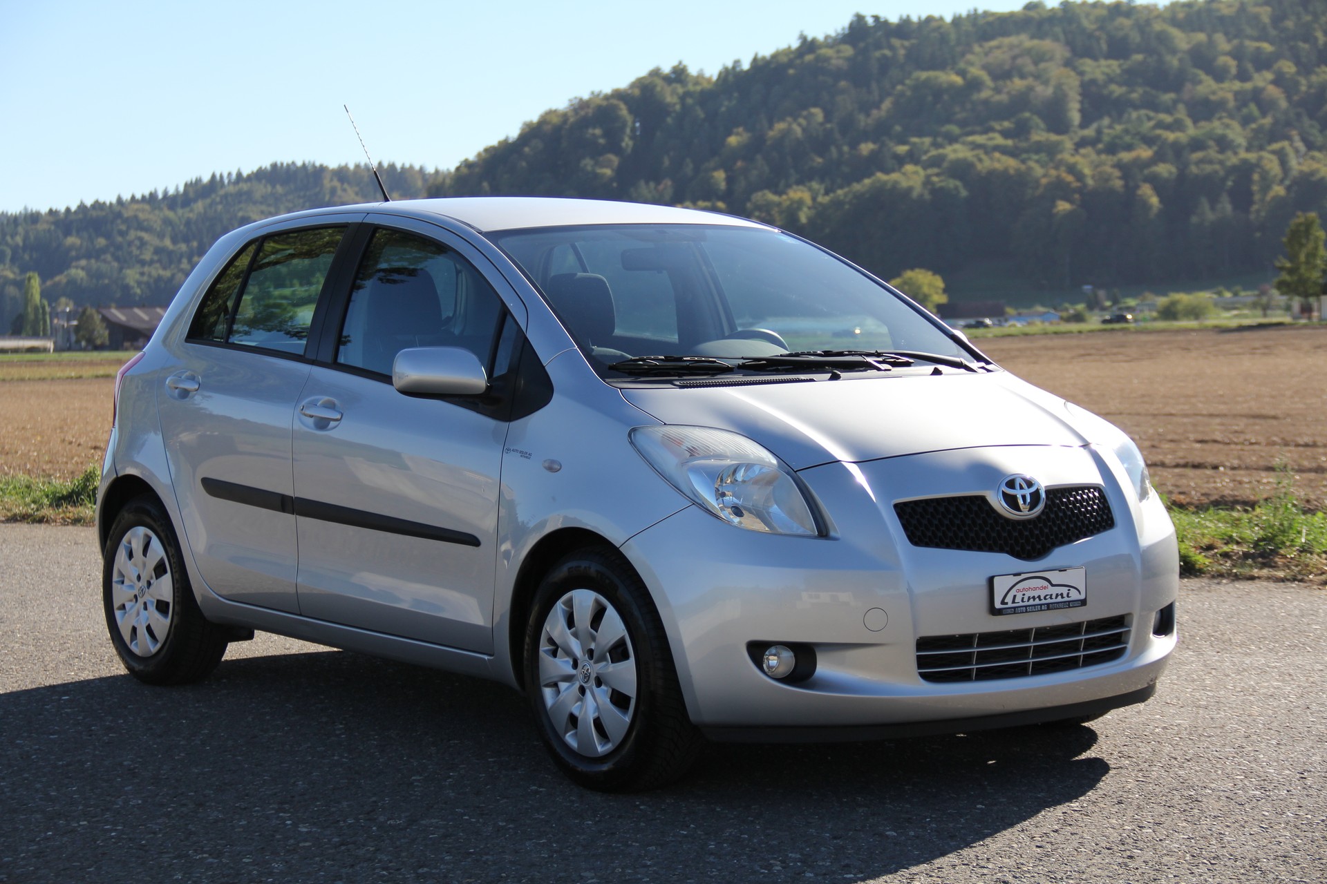 TOYOTA Yaris 1.3 Linea Luna-showroom-element-3