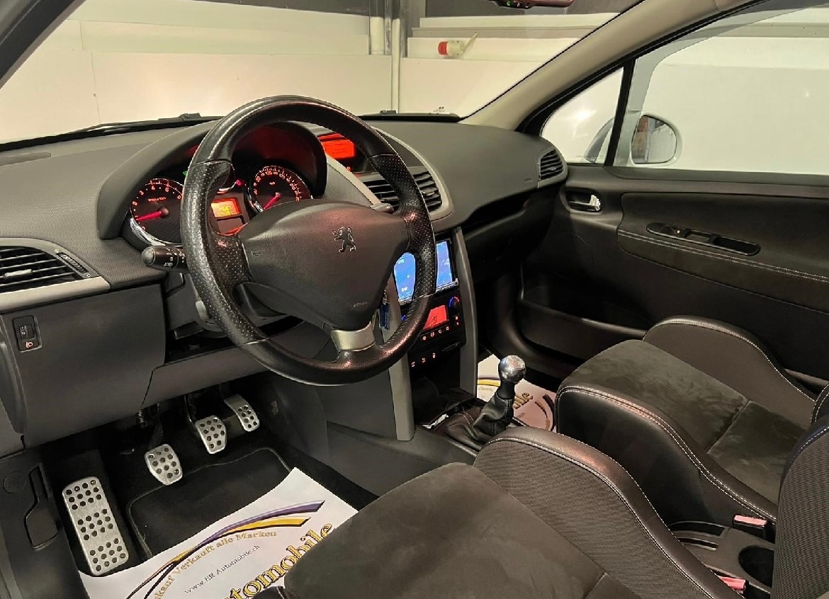 PEUGEOT 207 1.6 16V Turbo GTi-image-10