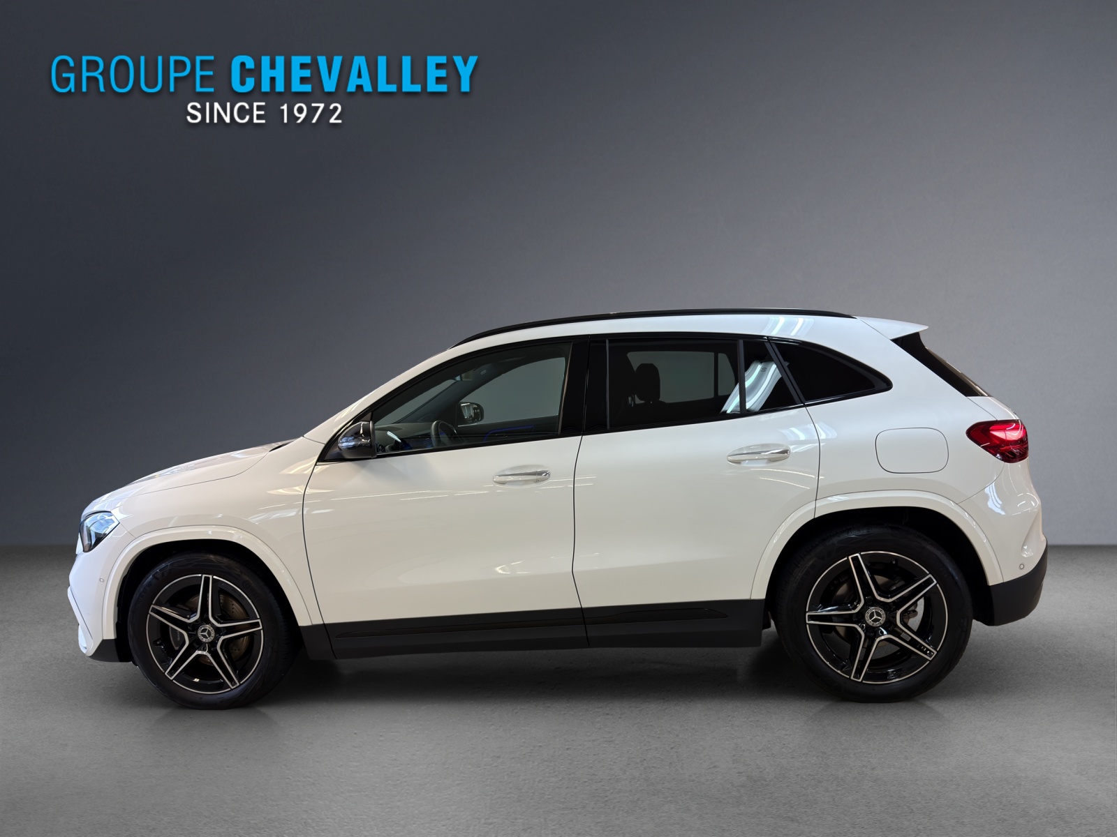 MERCEDES-BENZ GLA 200 7G-DCT-showroom-element-2