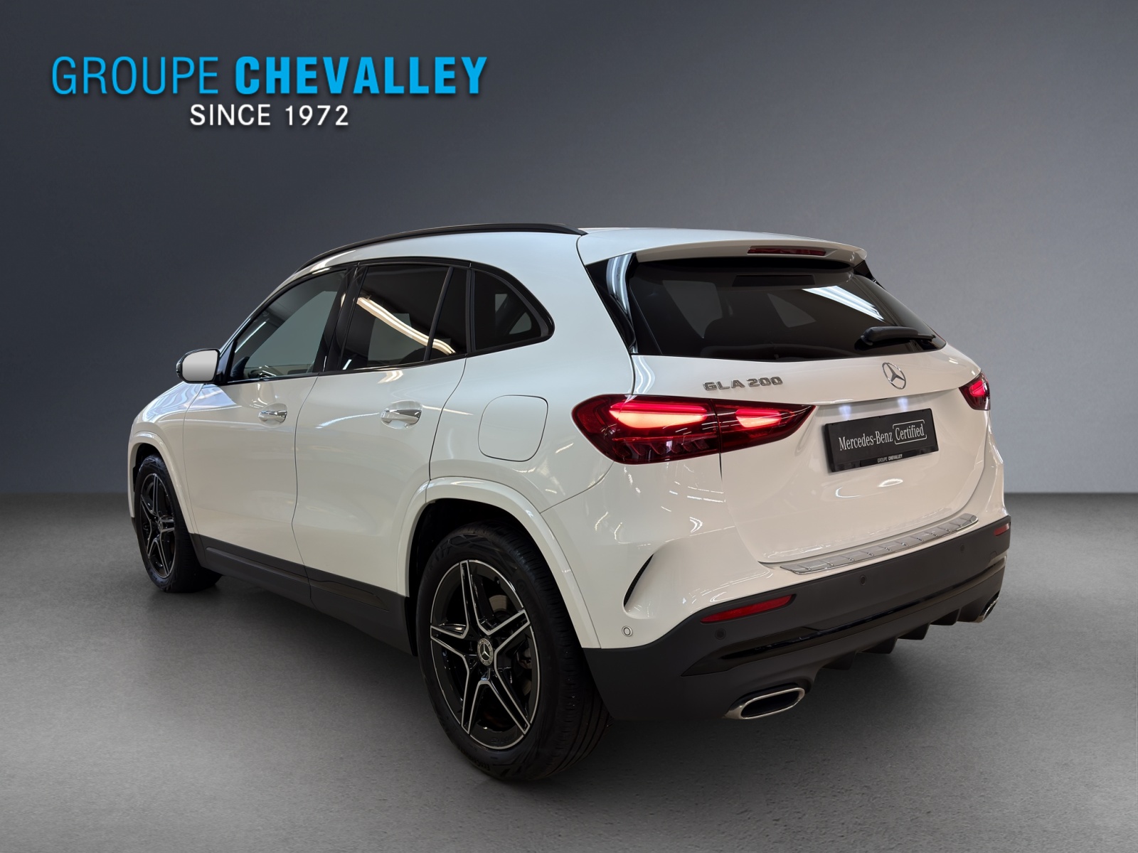 MERCEDES-BENZ GLA 200 7G-DCT-showroom-element-3