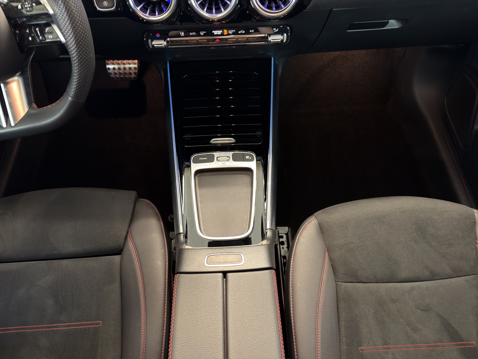 MERCEDES-BENZ GLA 200 7G-DCT-image-14