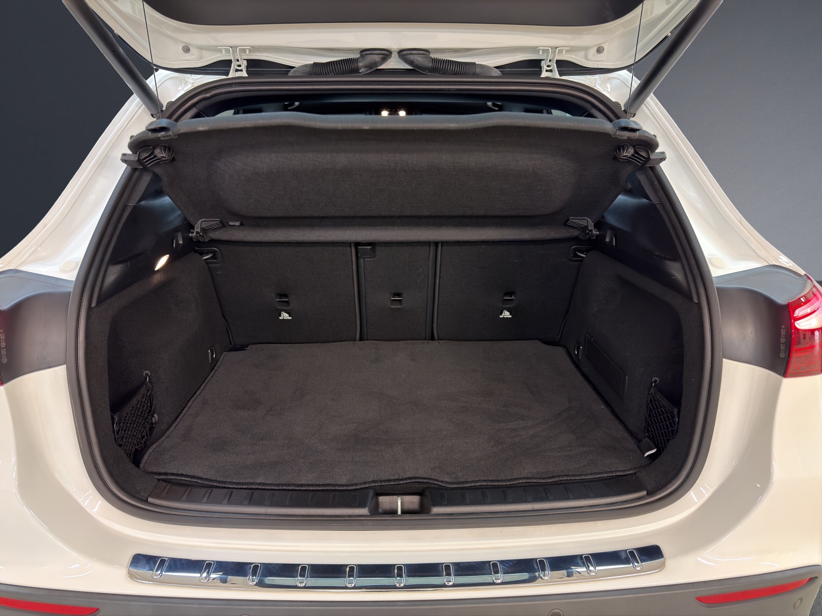MERCEDES-BENZ GLA 200 7G-DCT-image-16