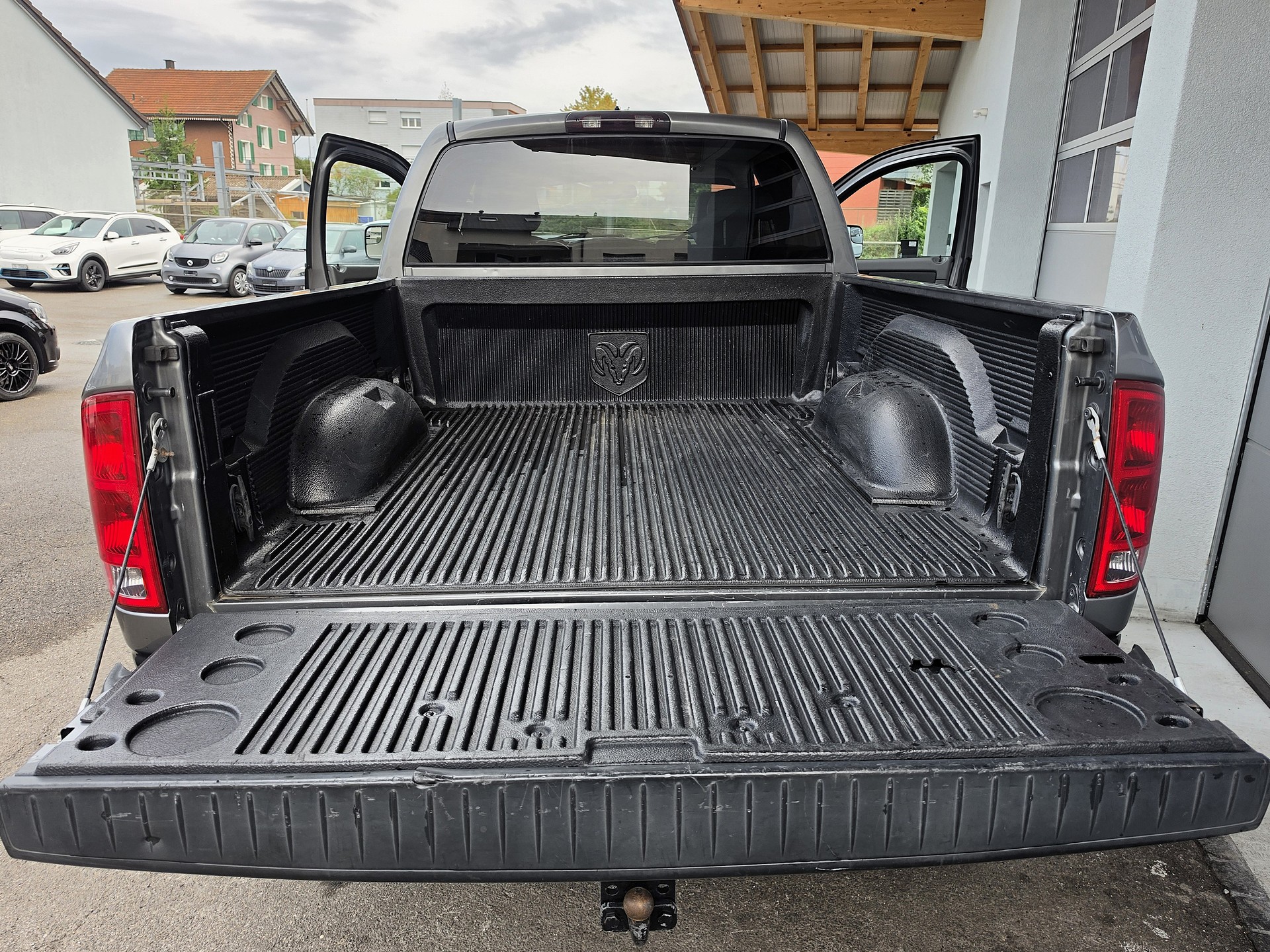 DODGE RAM 1500 Laramie Quad Cab-image-9