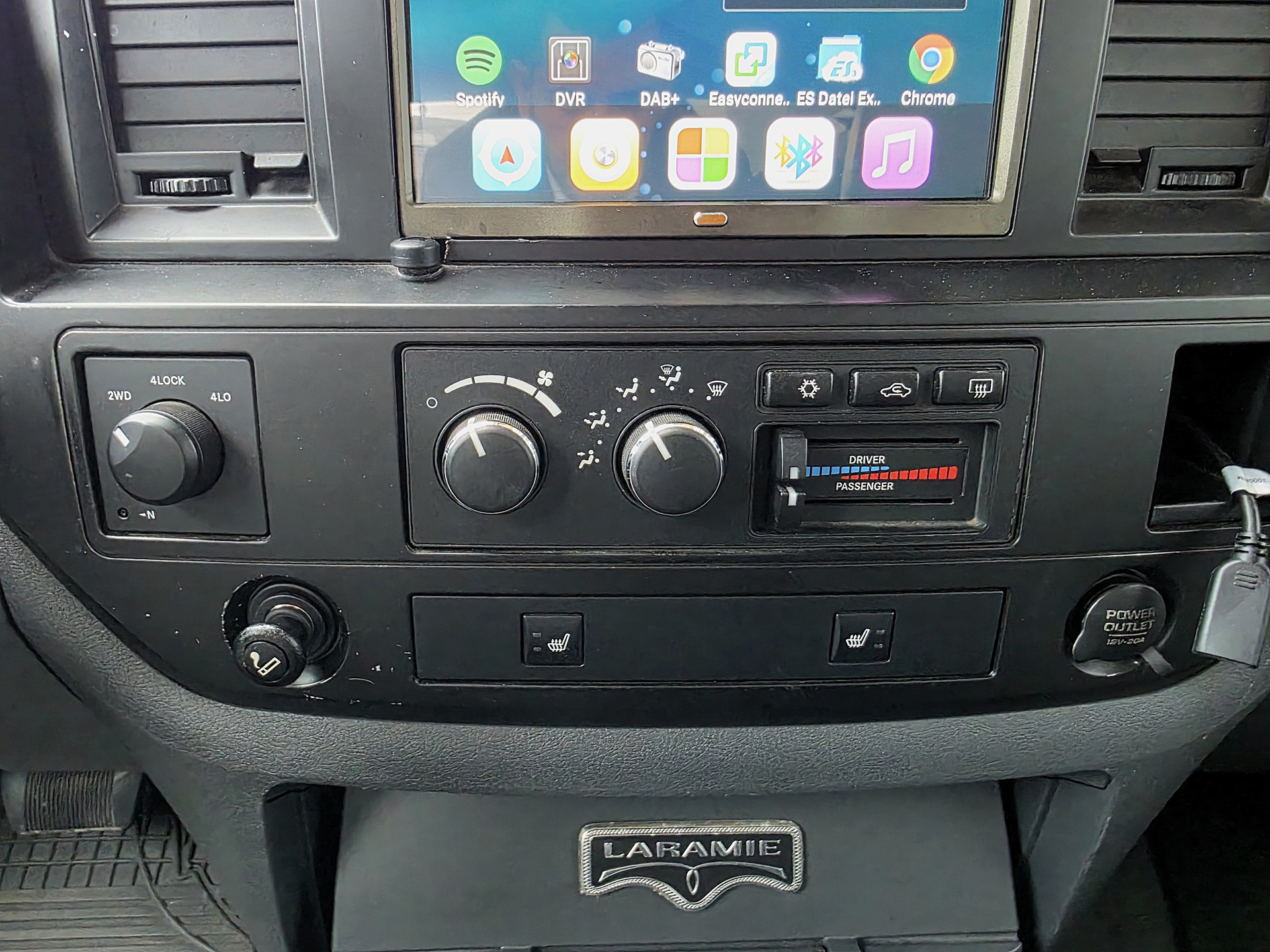 DODGE RAM 1500 Laramie Quad Cab-image-16