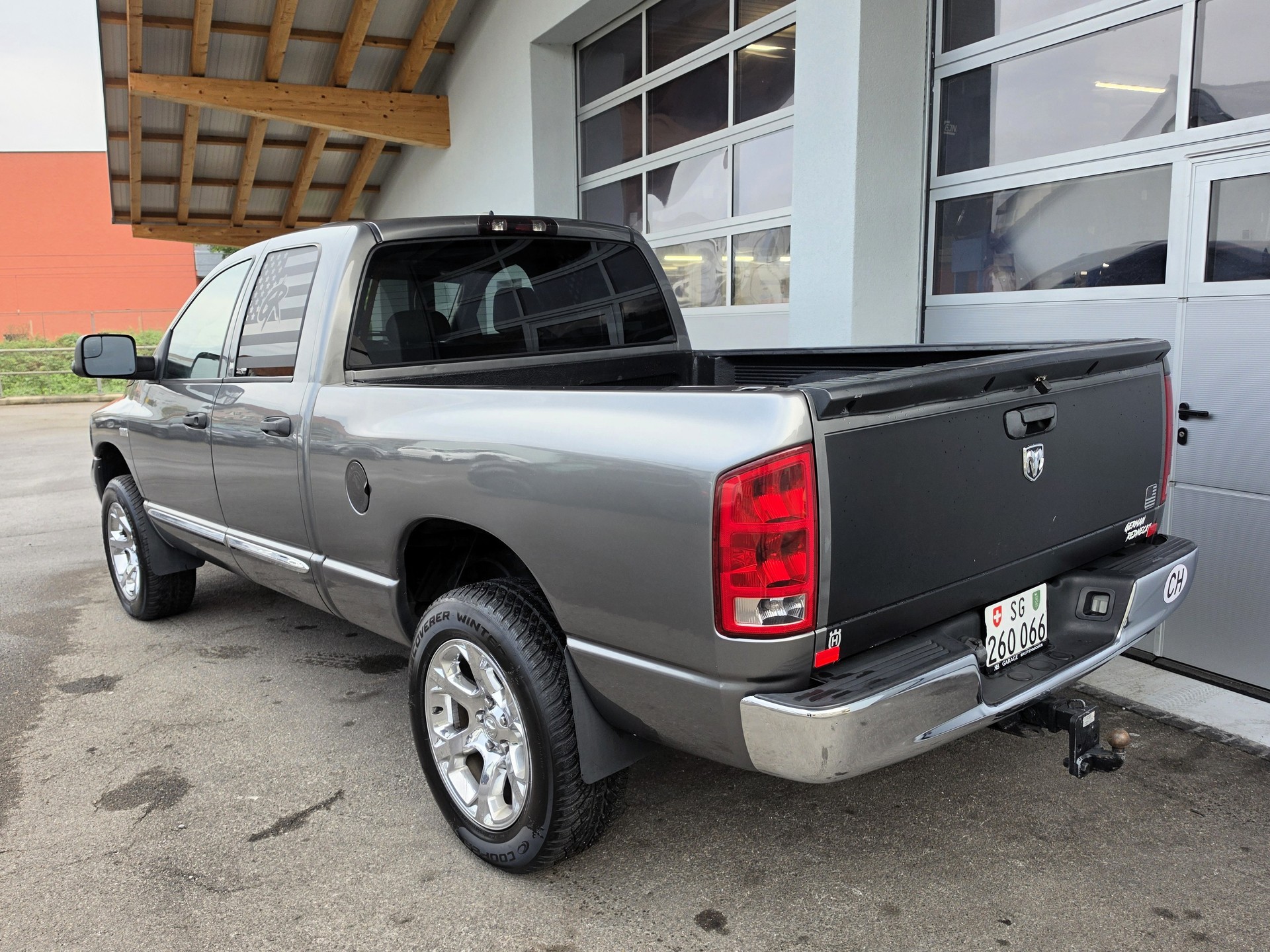 DODGE RAM 1500 Laramie Quad Cab-showroom-element-3