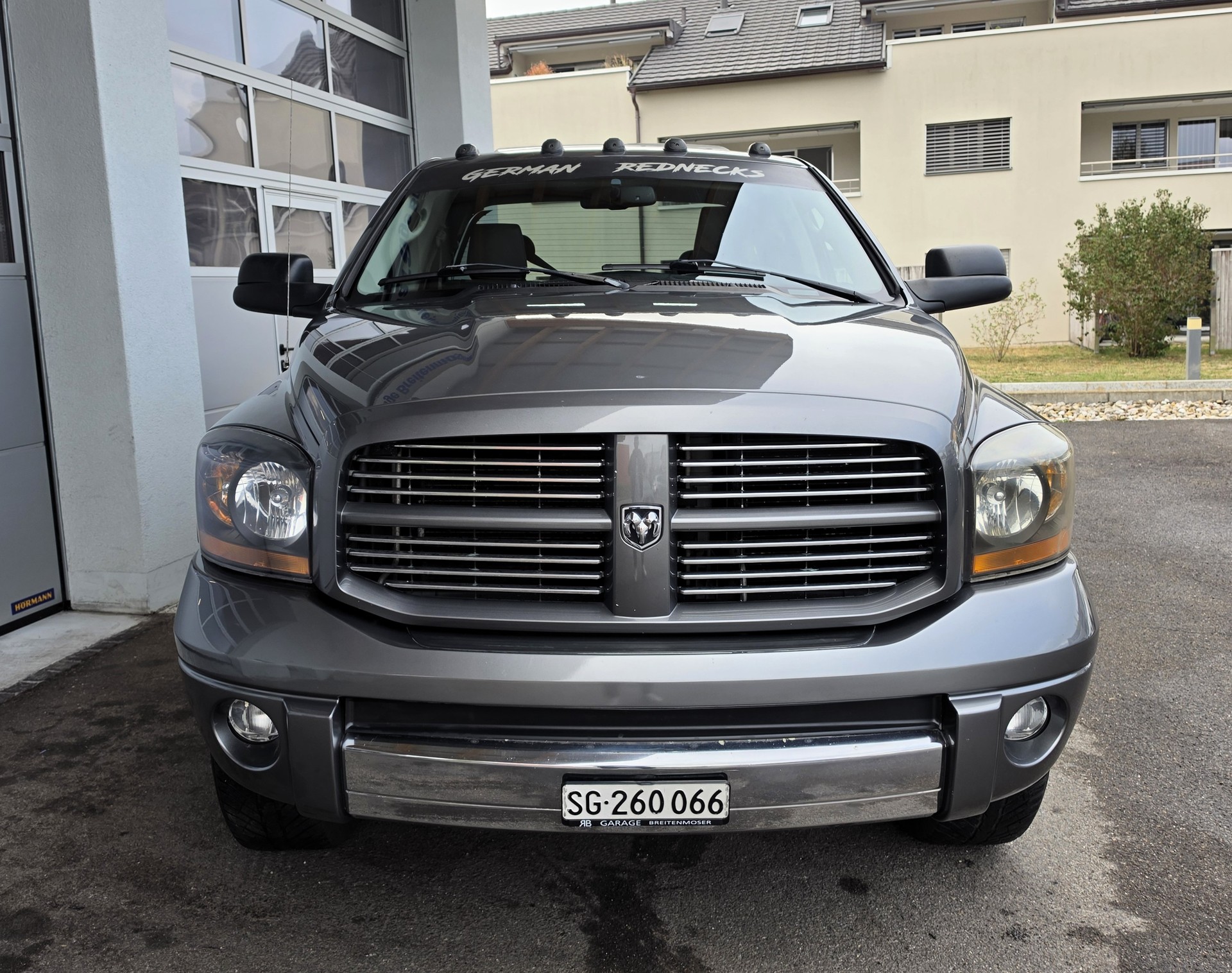 DODGE RAM 1500 Laramie Quad Cab-showroom-element-2