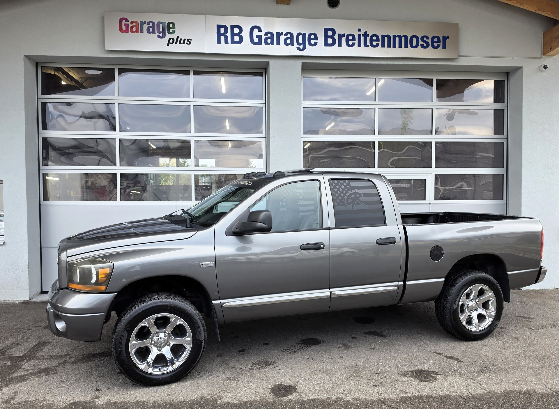 DODGE RAM 1500 Laramie Quad Cab