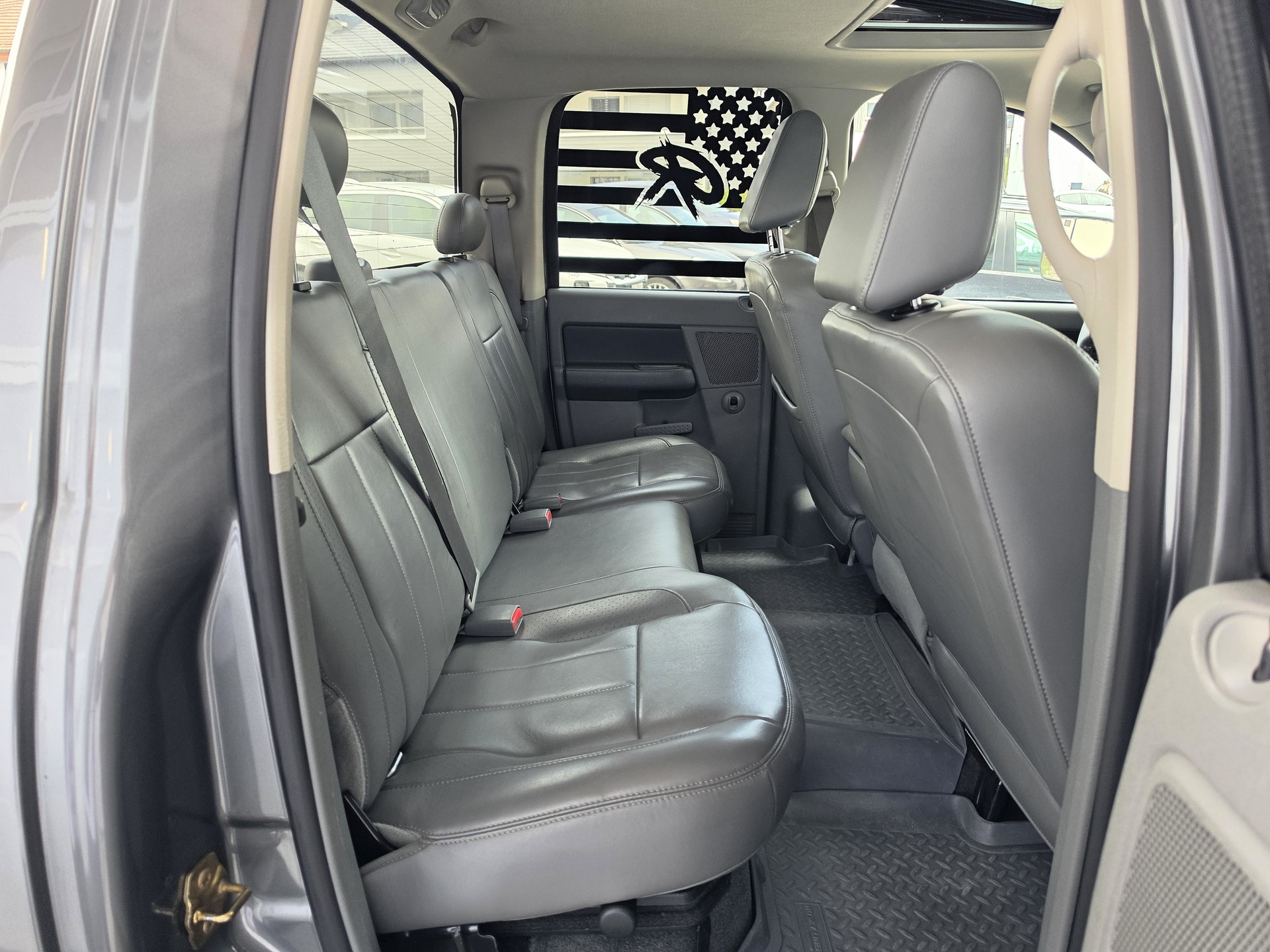 DODGE RAM 1500 Laramie Quad Cab-image-11