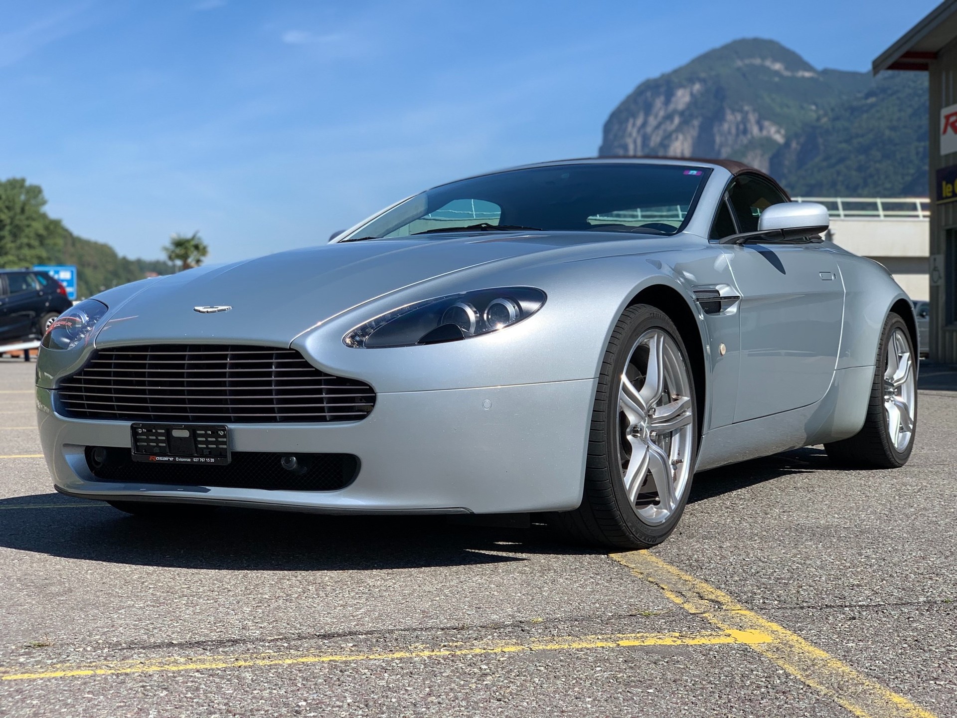 ASTON MARTIN V8 Vantage 4.7 Sportshift-showroom-element-1