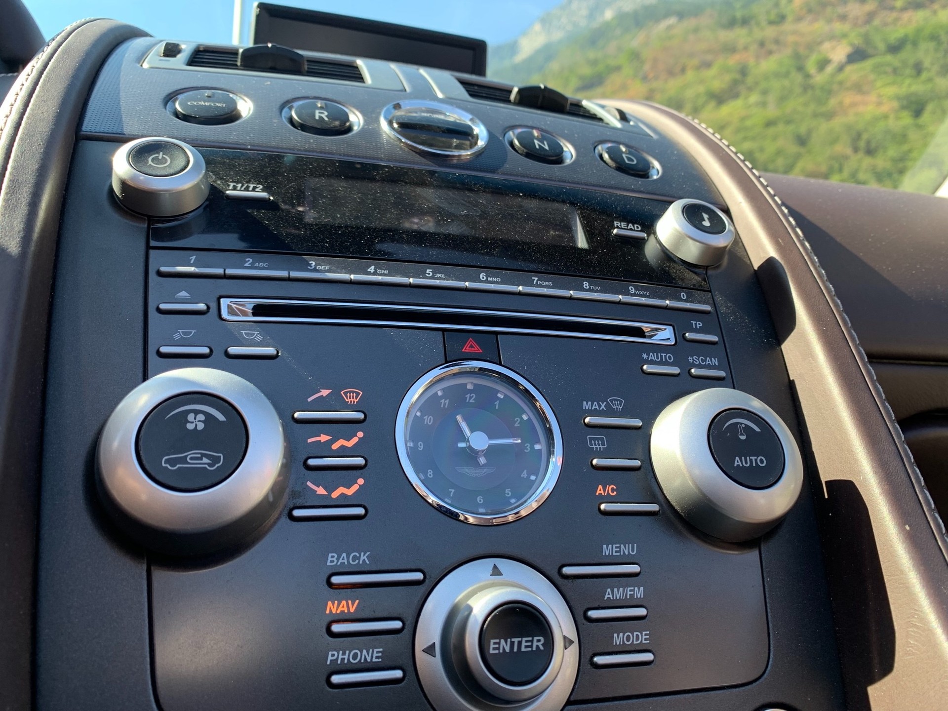 ASTON MARTIN V8 Vantage 4.7 Sportshift-image-18