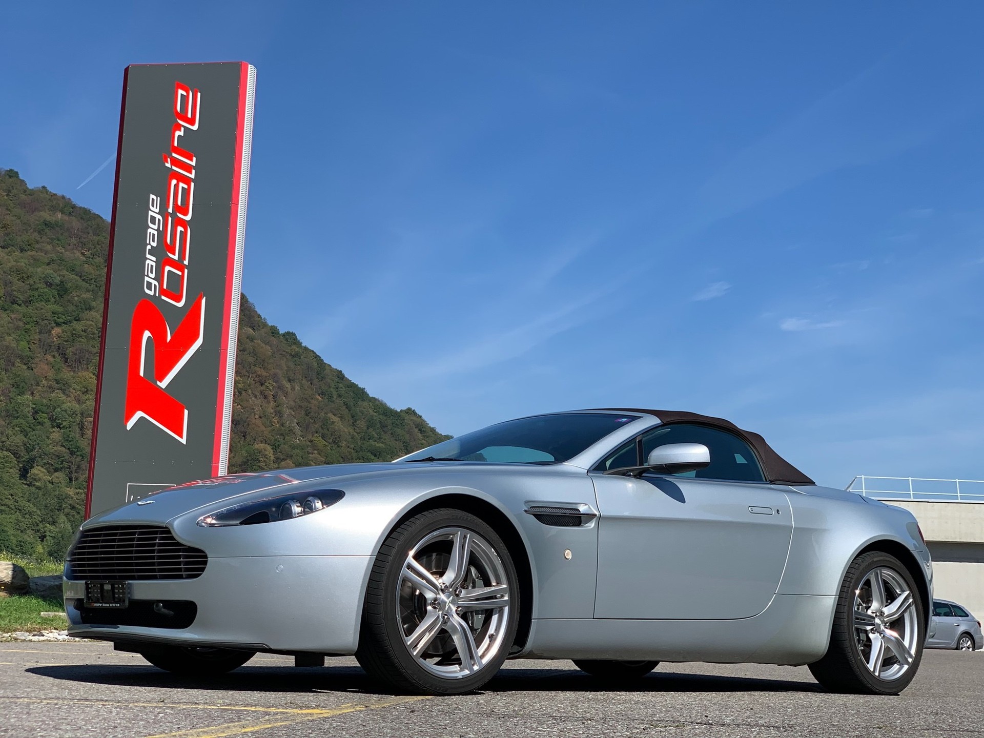 ASTON MARTIN V8 Vantage 4.7 Sportshift-showroom-element-3