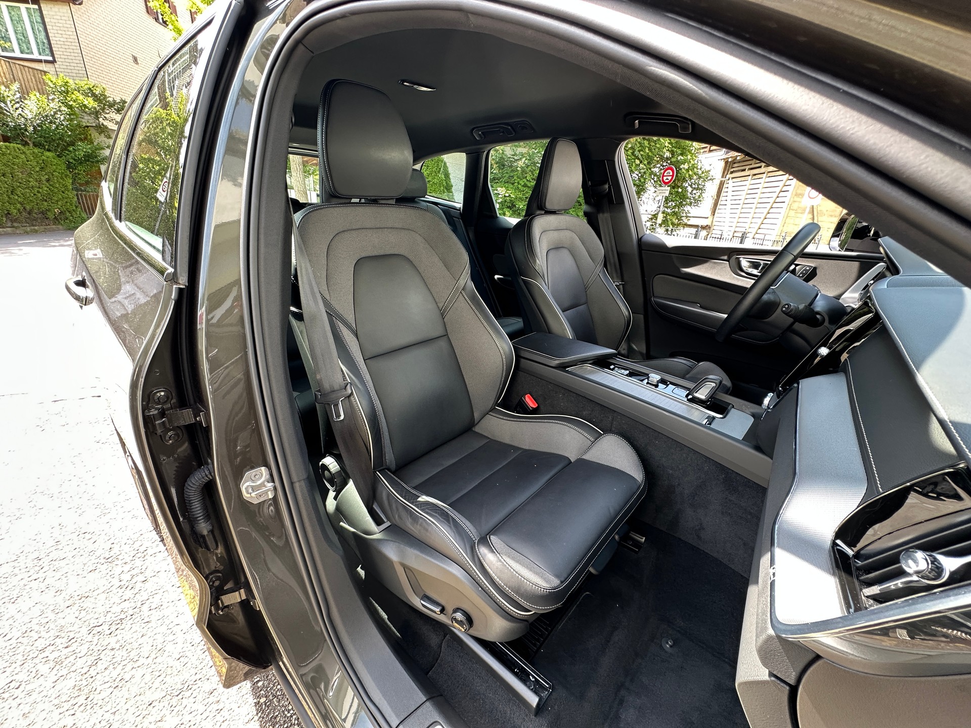 VOLVO XC60 B5 Diesel Mild Hybrid AWD R-Design Geartronic-image-11