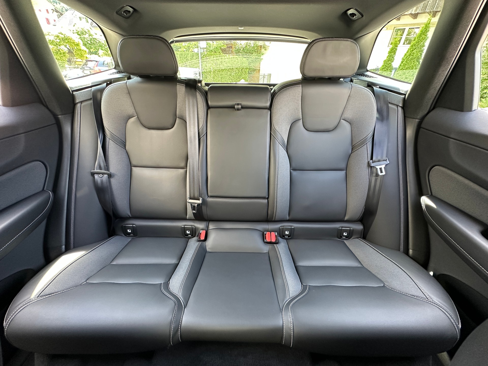 VOLVO XC60 B5 Diesel Mild Hybrid AWD R-Design Geartronic-image-13