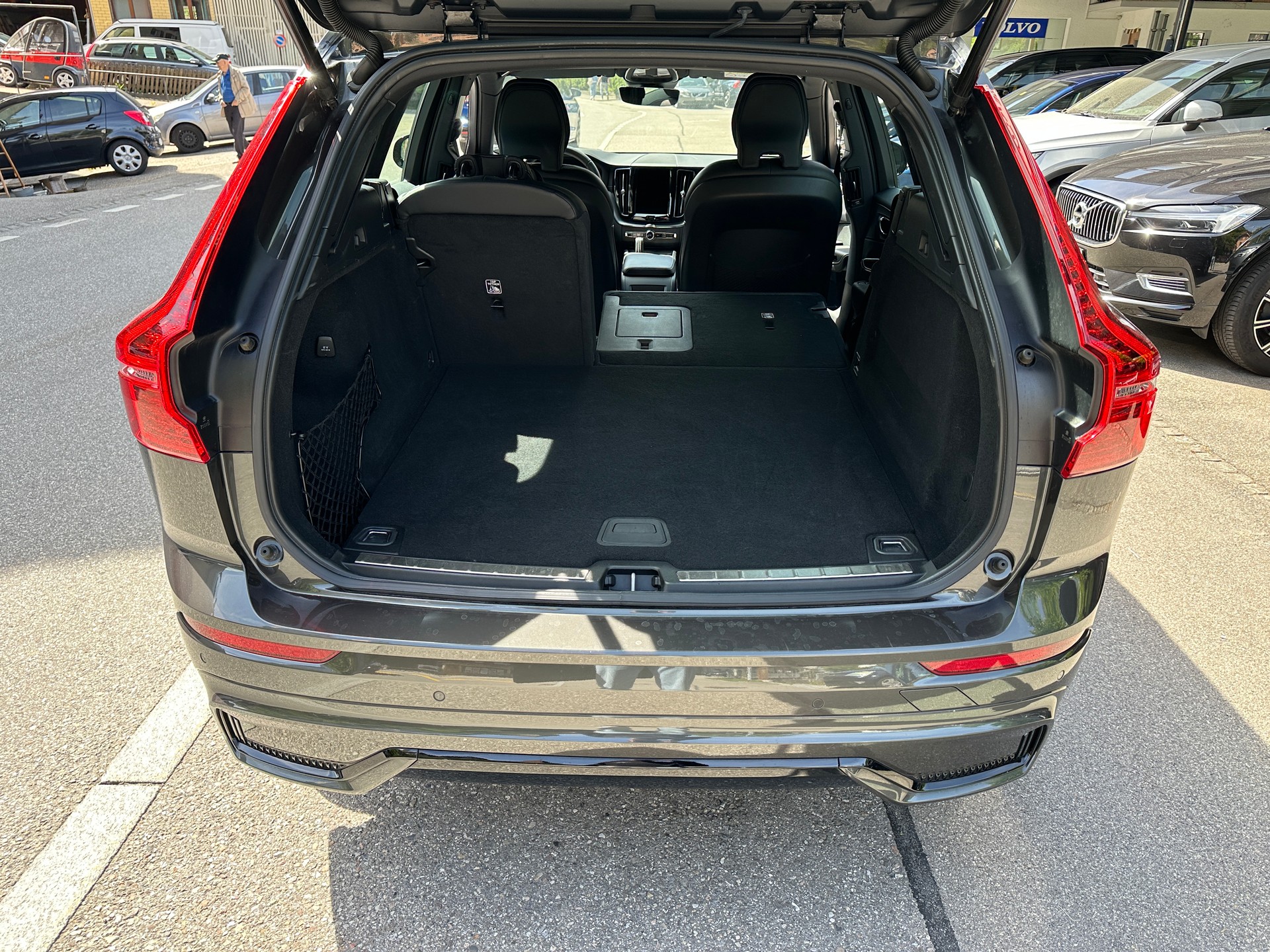 VOLVO XC60 B5 Diesel Mild Hybrid AWD R-Design Geartronic-image-15
