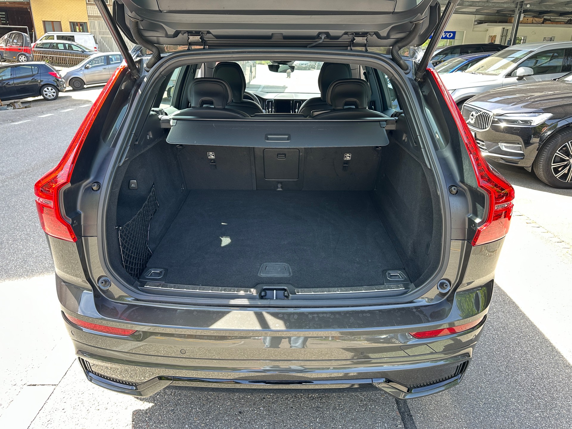 VOLVO XC60 B5 Diesel Mild Hybrid AWD R-Design Geartronic-image-14