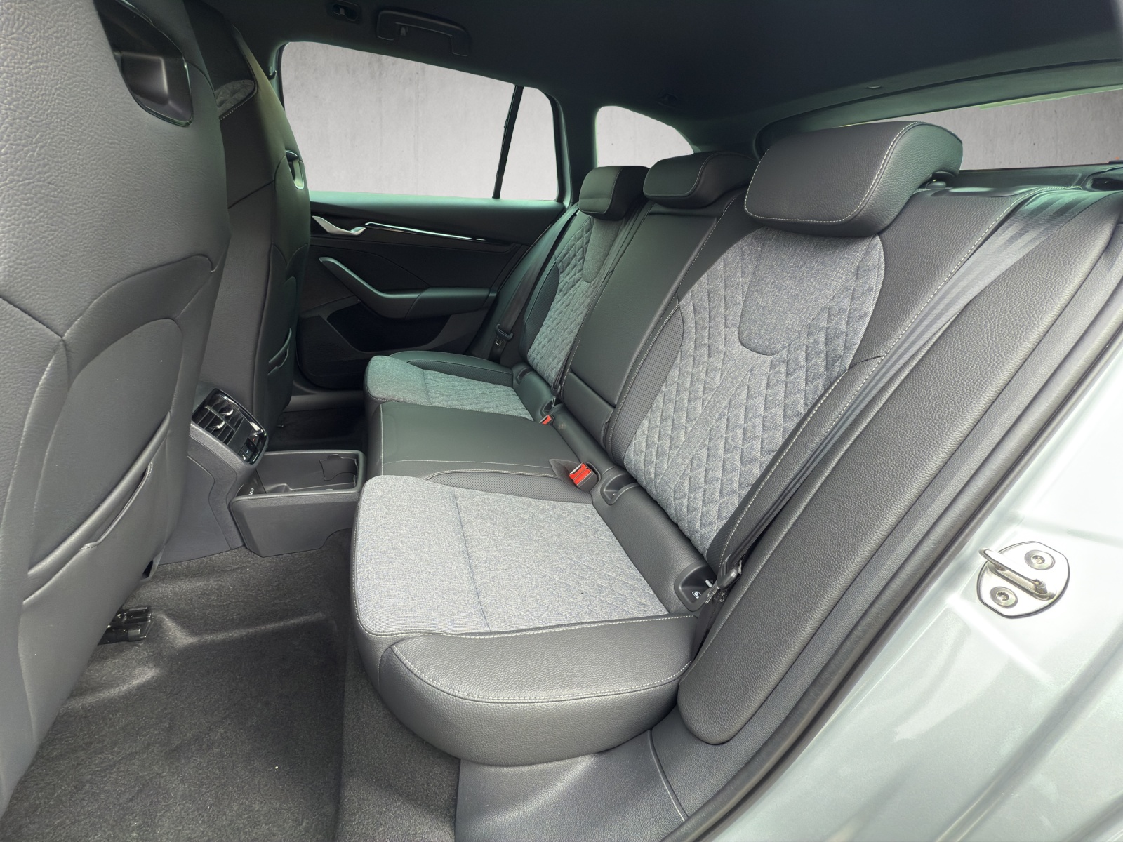 SKODA Octavia Combi 2.0 TSI DSG Sport Line 4x4-image-5