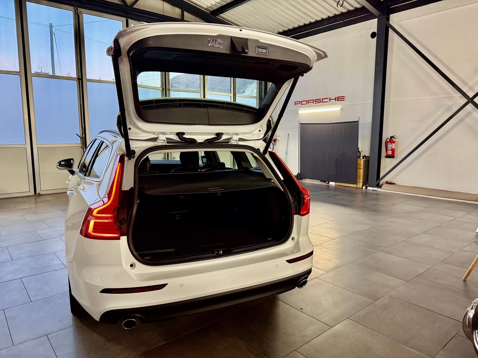 VOLVO V60 B4 Diesel Mild Hybrid Core Geartronic-image-5