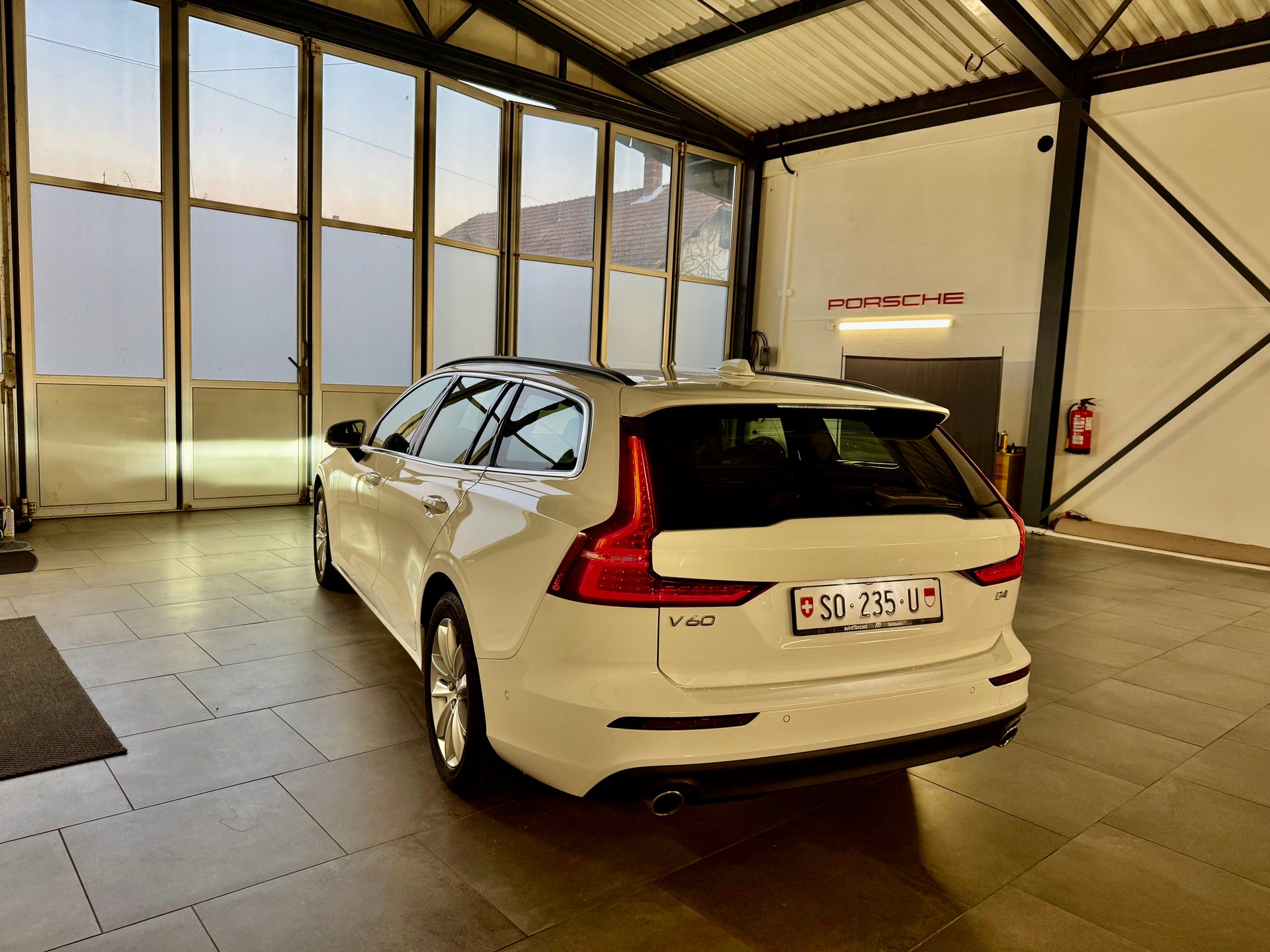 VOLVO V60 B4 Diesel Mild Hybrid Core Geartronic-image-1