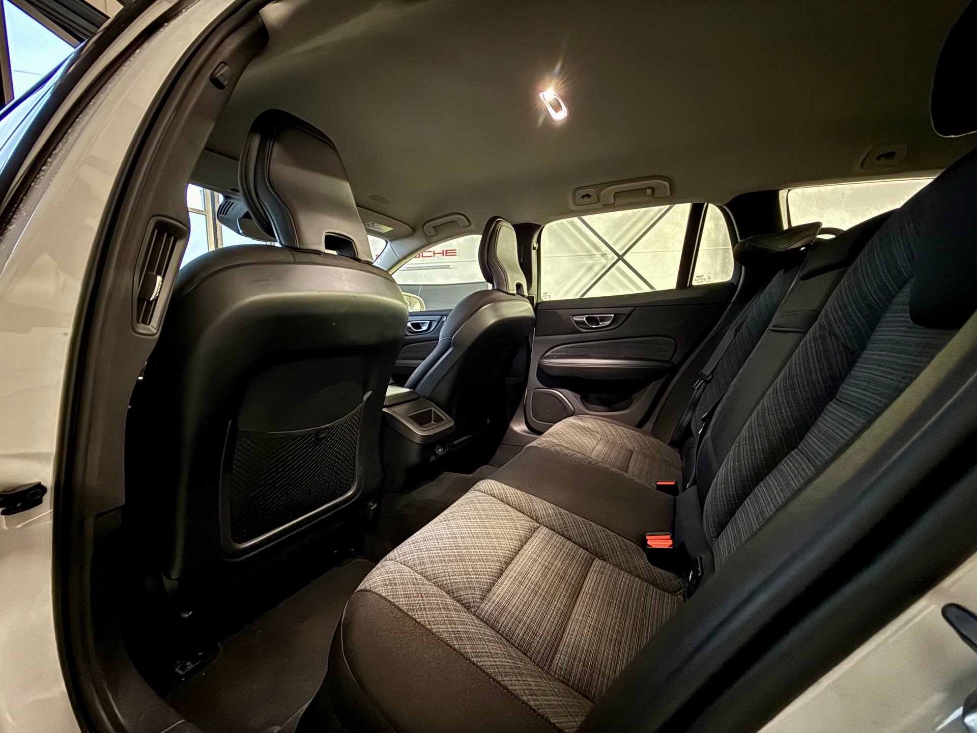 VOLVO V60 B4 Diesel Mild Hybrid Core Geartronic-image-10