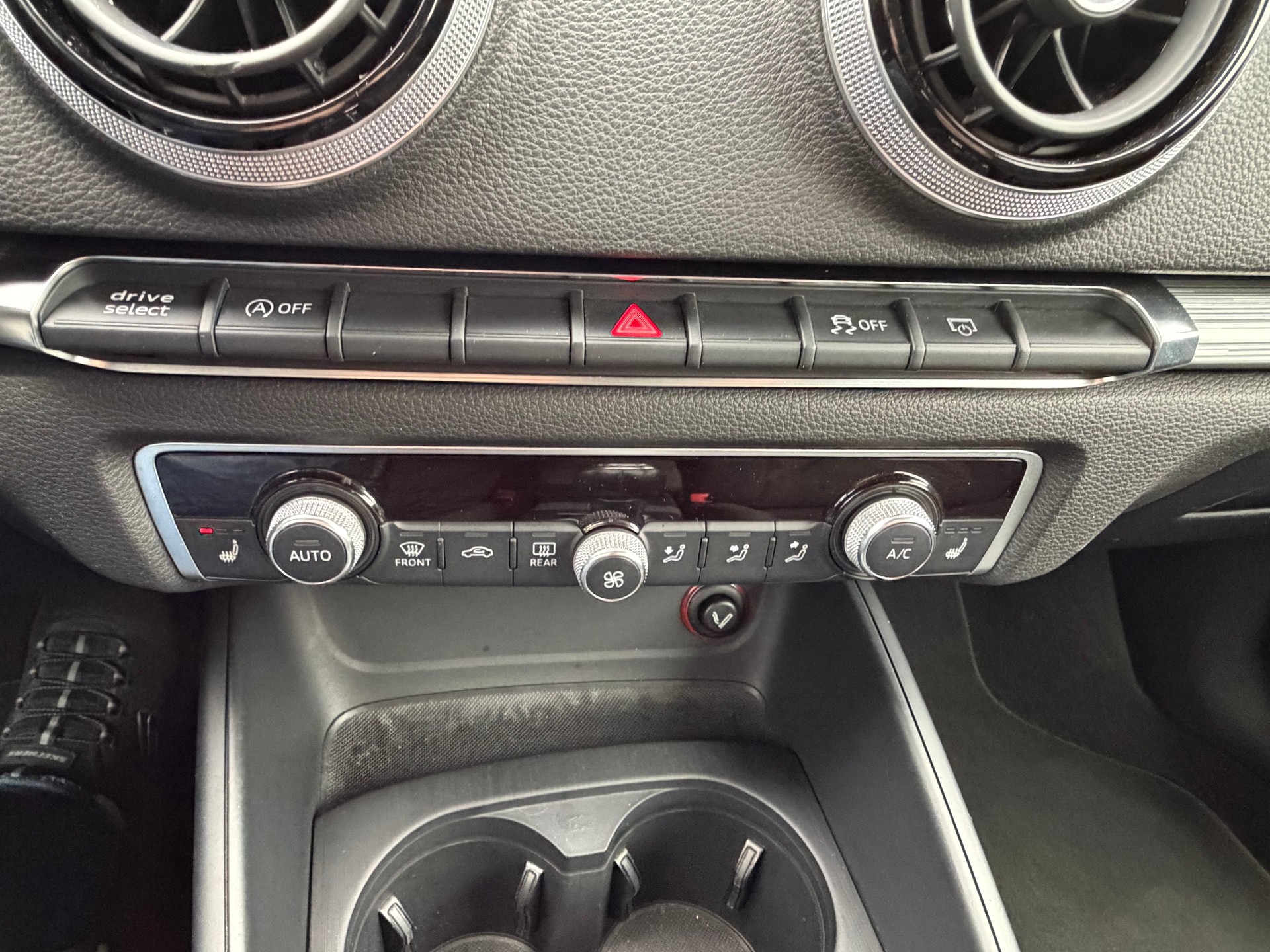 AUDI A3 Sportback 1.4 TFSI Ambition-image-10