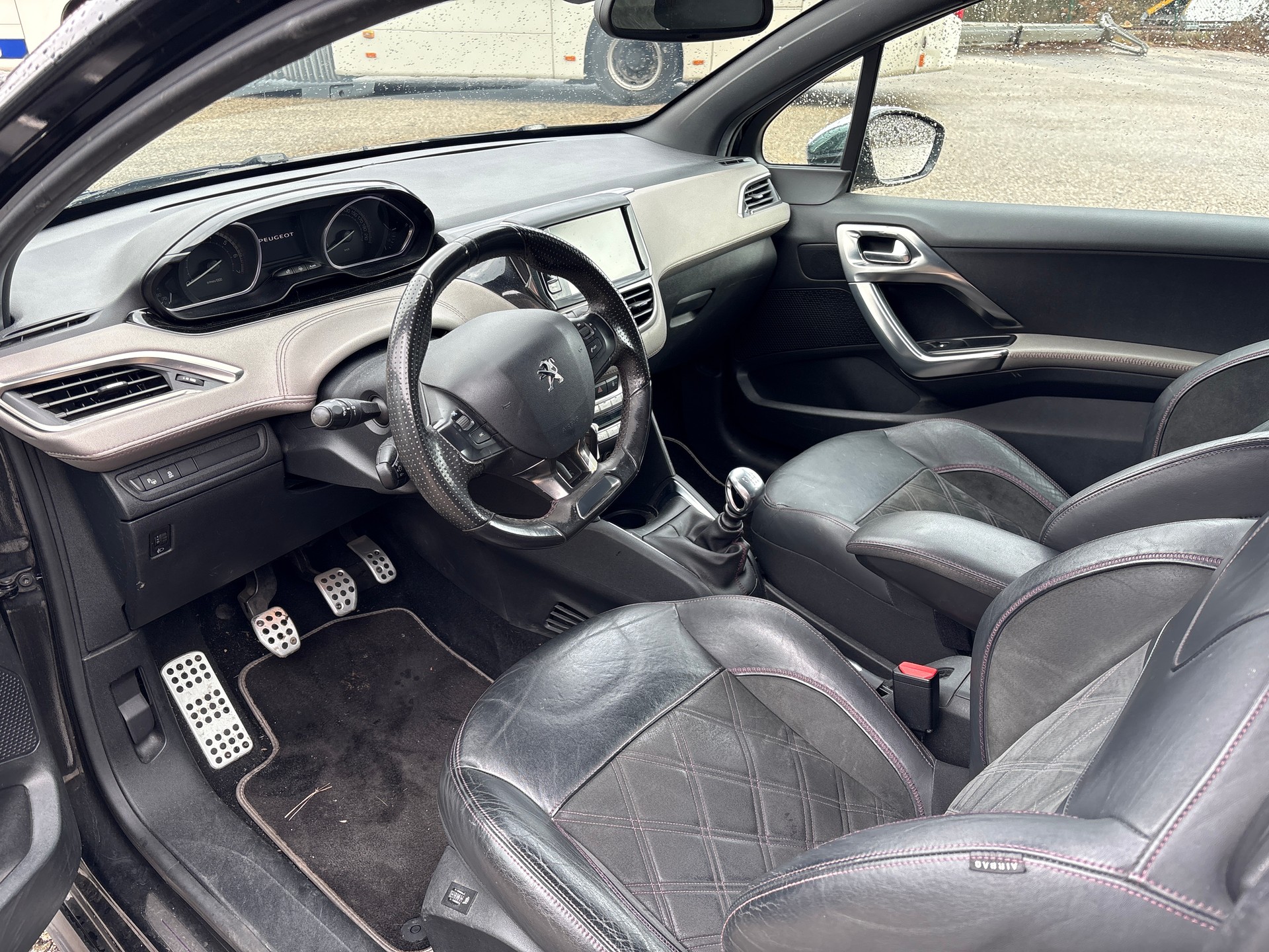 PEUGEOT 208 1.6 Turbo XY-image-6
