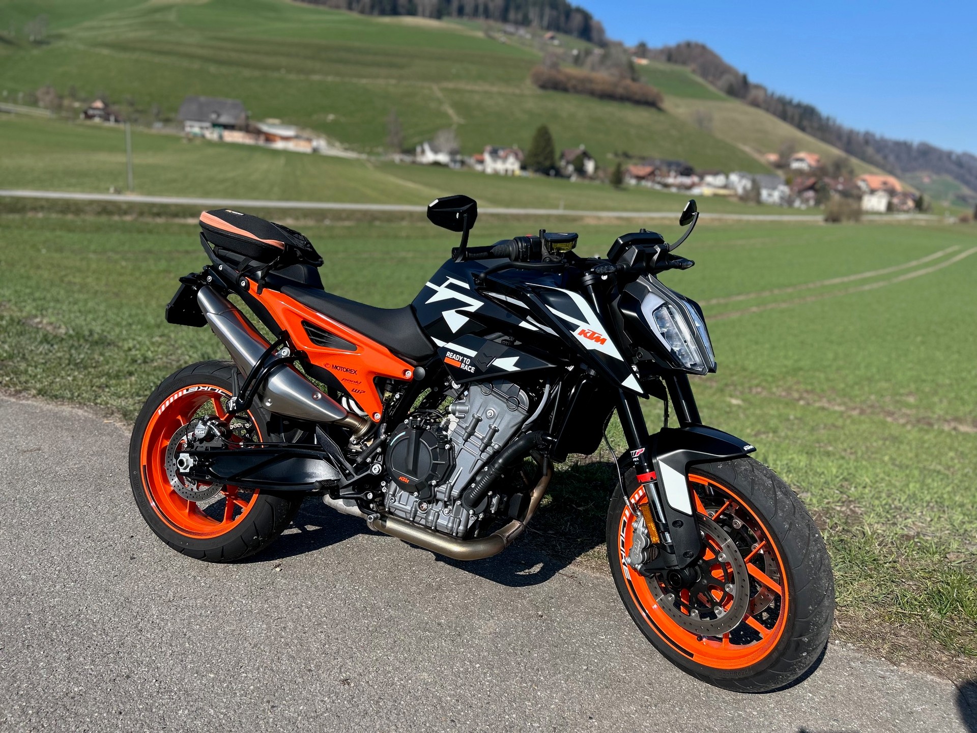 KTM 890 Duke GP