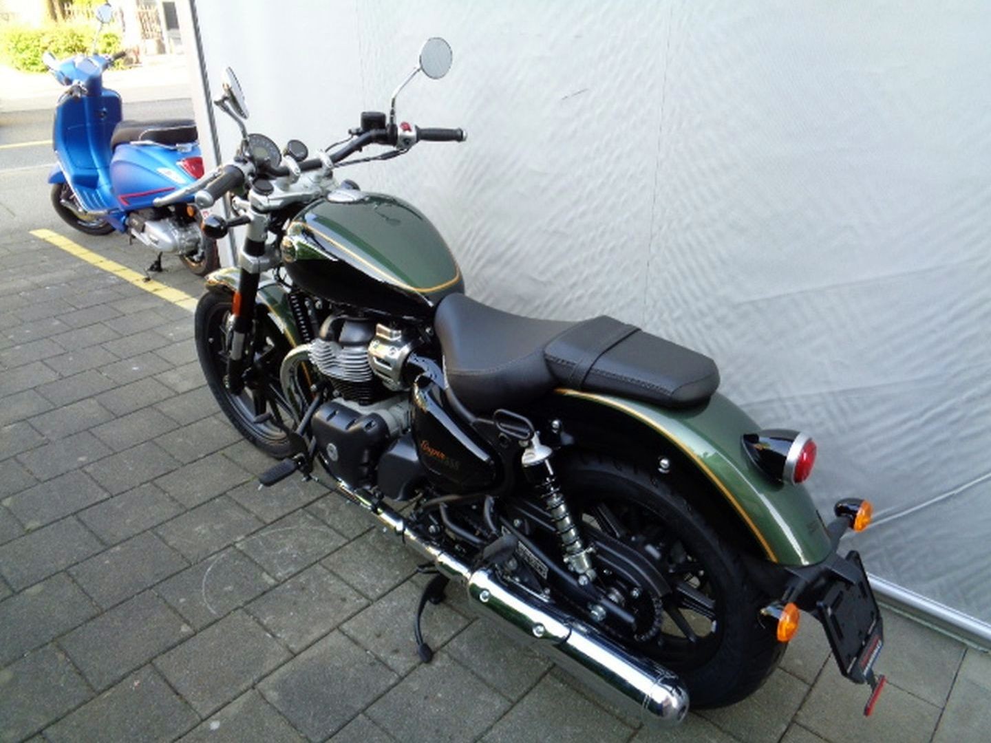 ROYAL ENFIELD SUPER METEOR 650 TWIN-image-9