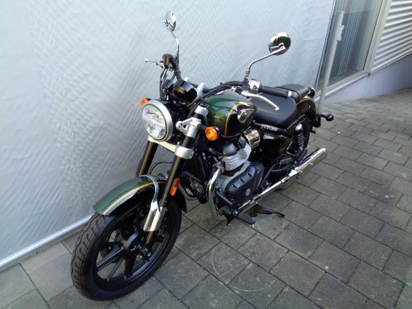 ROYAL ENFIELD SUPER METEOR 650 TWIN-showroom-element-1