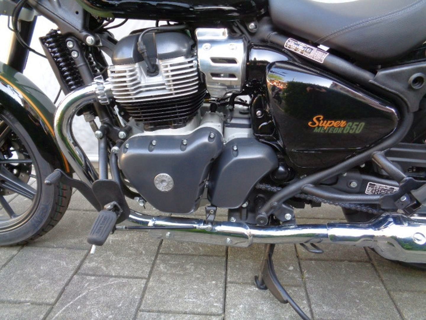 ROYAL ENFIELD SUPER METEOR 650 TWIN-image-6